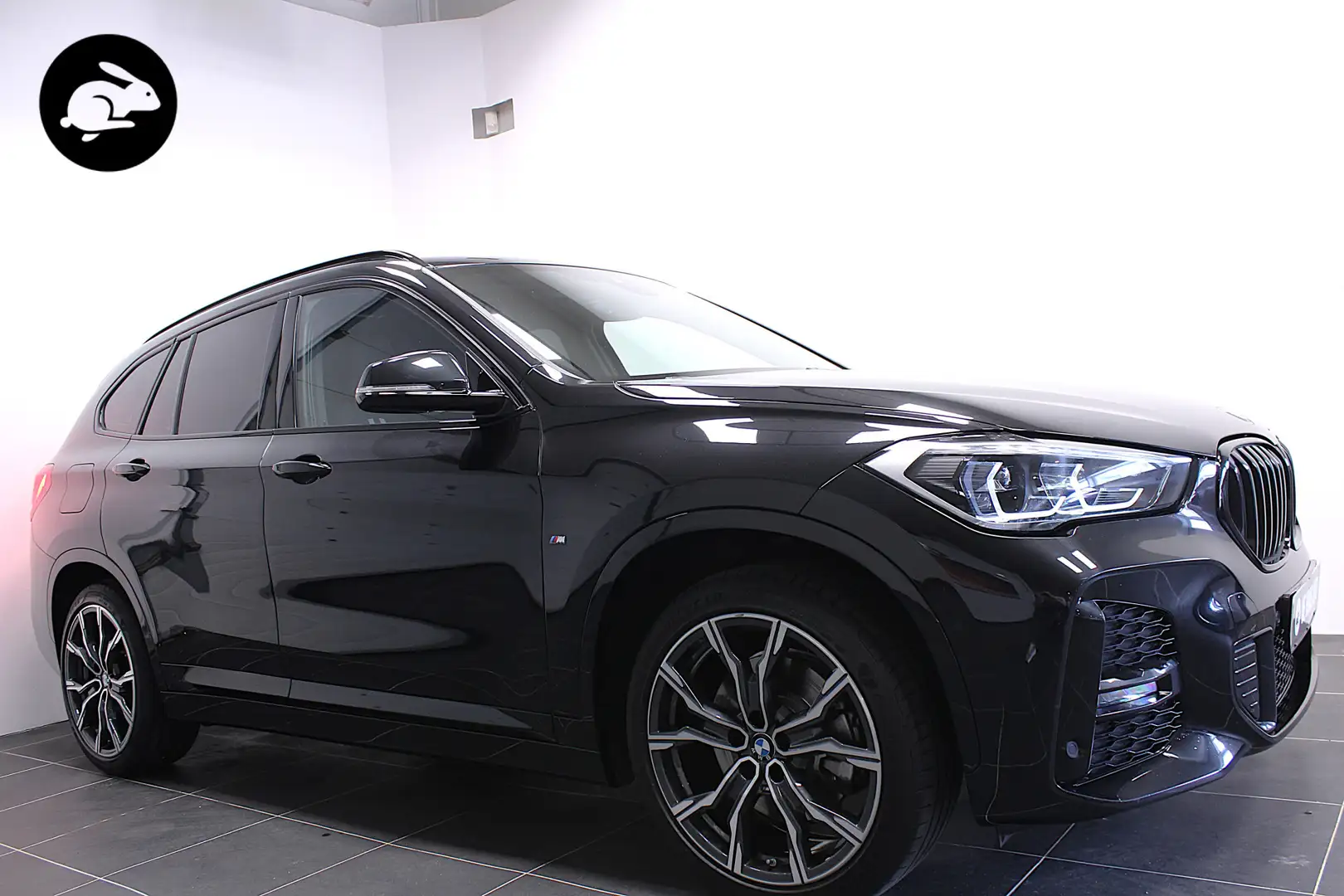 BMW X1 xDrive25e M Sport/19 inch/Trekhaak/All Black Noir - 1