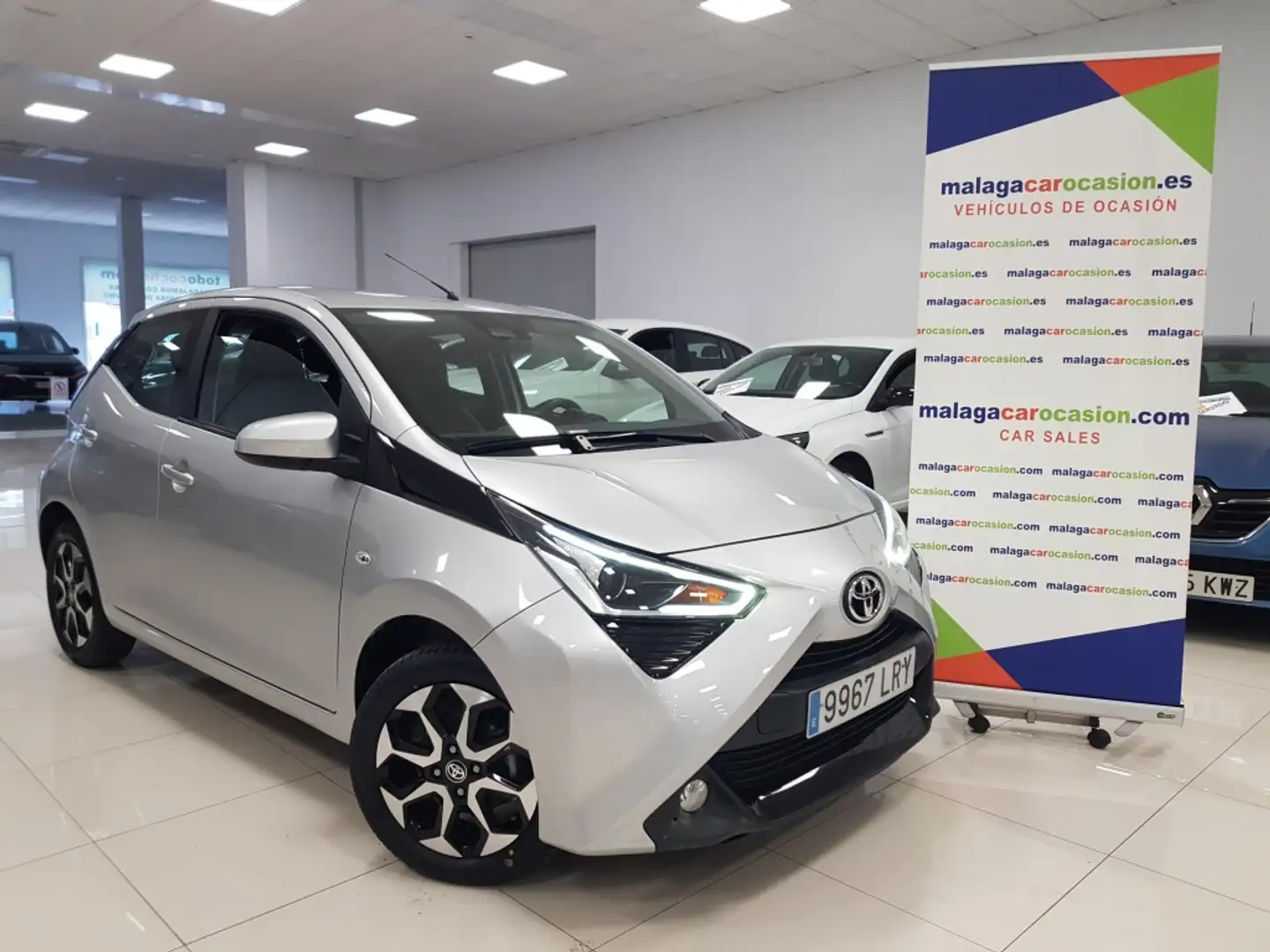 Toyota Aygo 70 x-play x-shift Plateado - 1