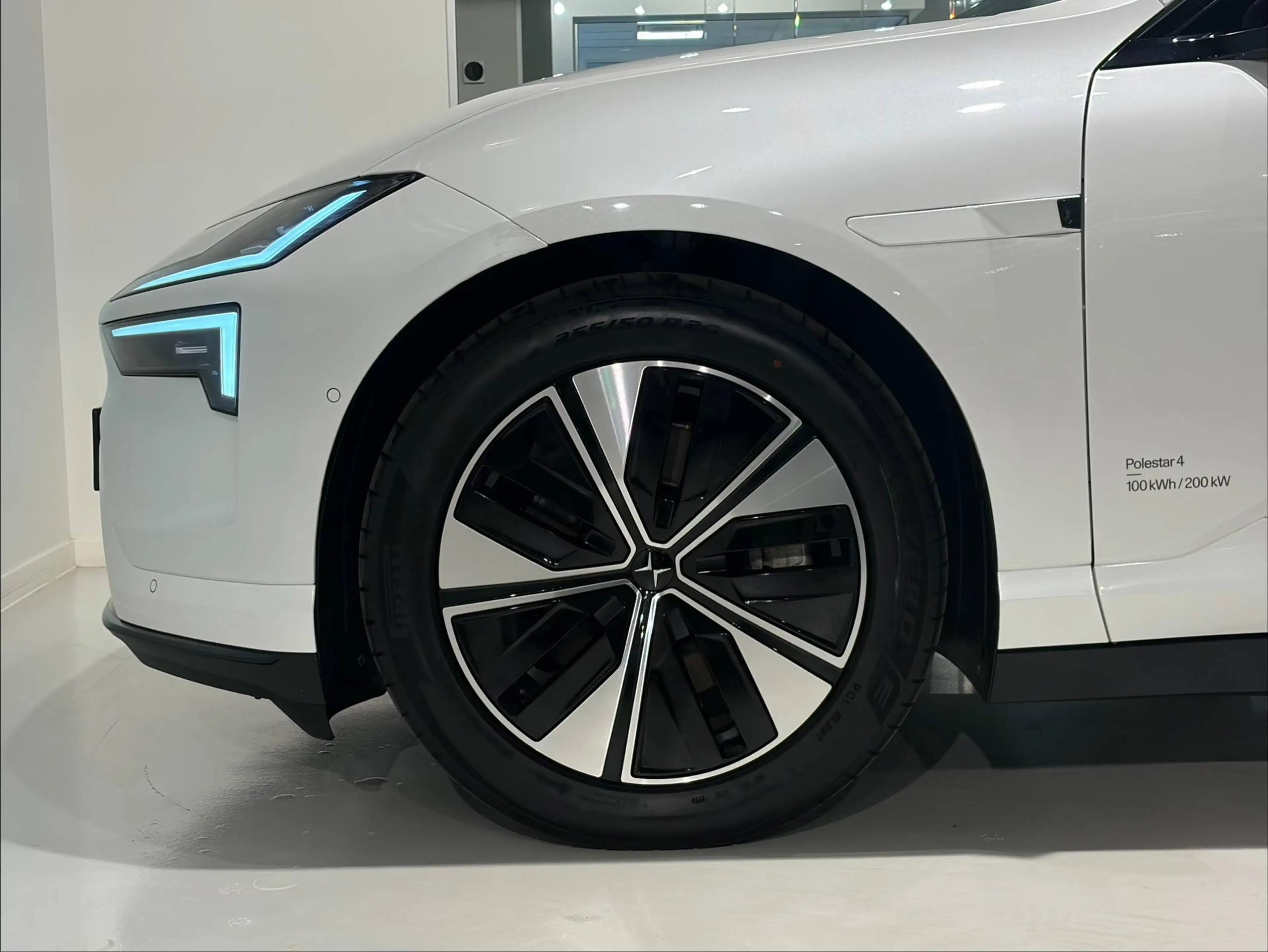 Polestar 4 Polestar 4 LRSM + PILOT + PLUS PACK — photo 3