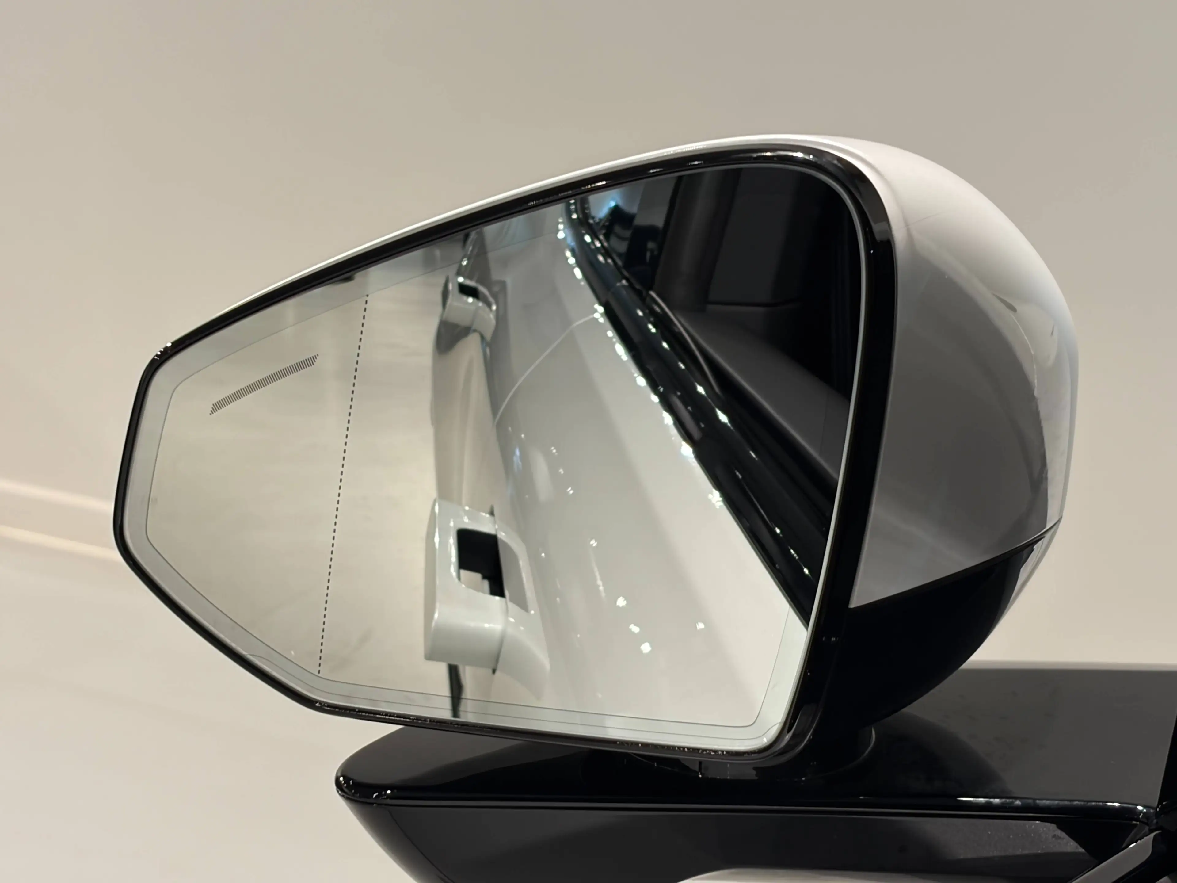 Polestar 4 Polestar 4 LRSM + PILOT + PLUS PACK — photo 11
