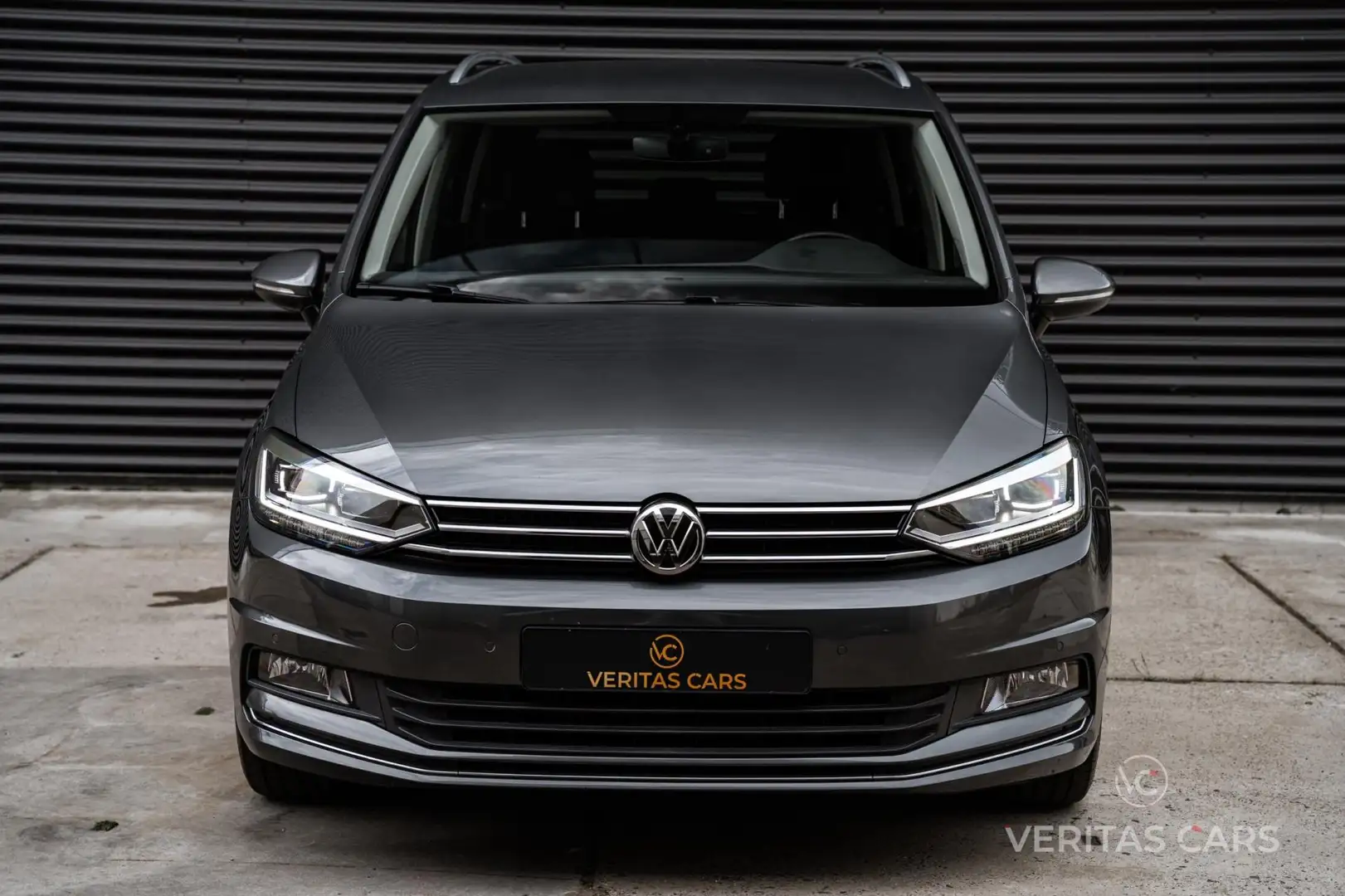 Volkswagen Touran 1.8 TSI Highline 7-Zits|DSG|Stoelverwarming|180PK| Grau - 2