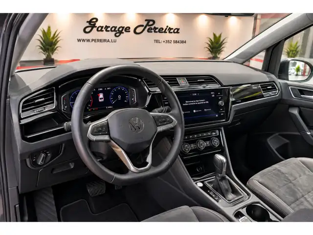 Volkswagen Touran view 5