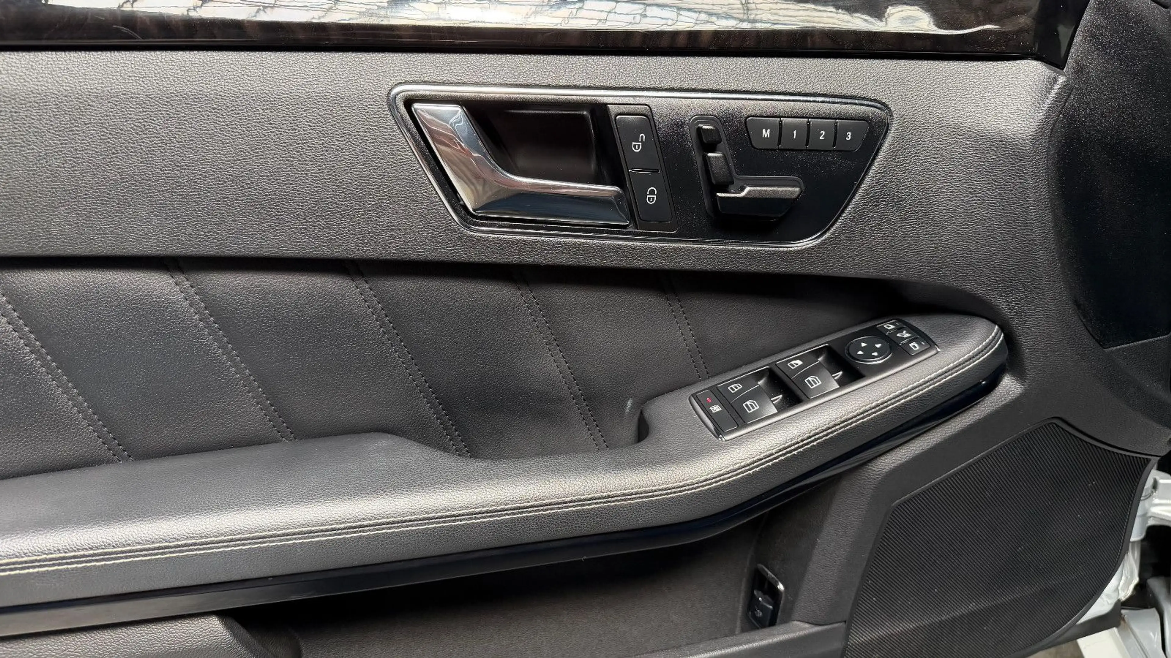 Mercedes-Benz E 350 AMG KEYLESS-GO SSD Xenon Leder Avantgarde — photo 14
