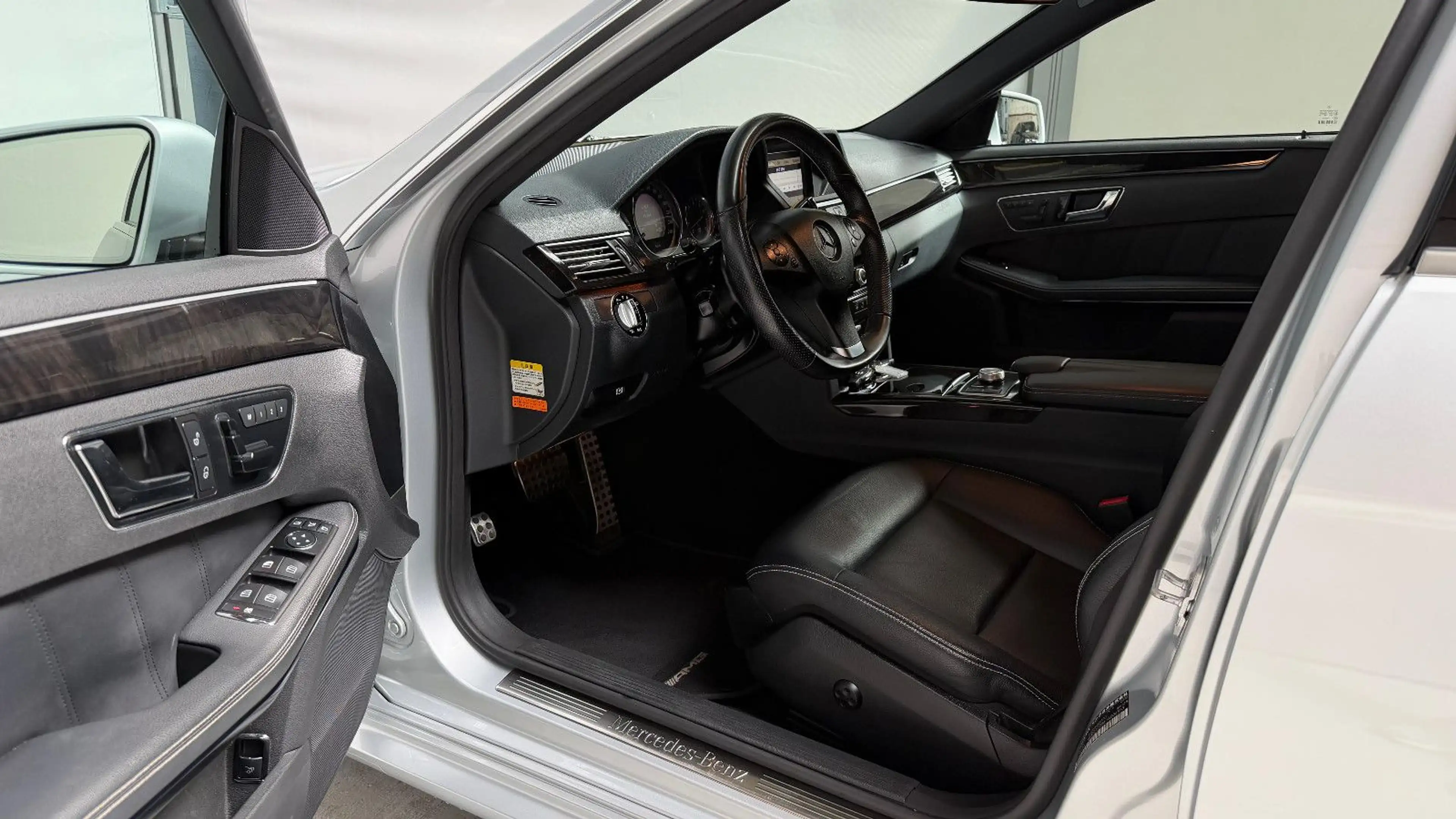 Mercedes-Benz E 350 AMG KEYLESS-GO SSD Xenon Leder Avantgarde — photo 12