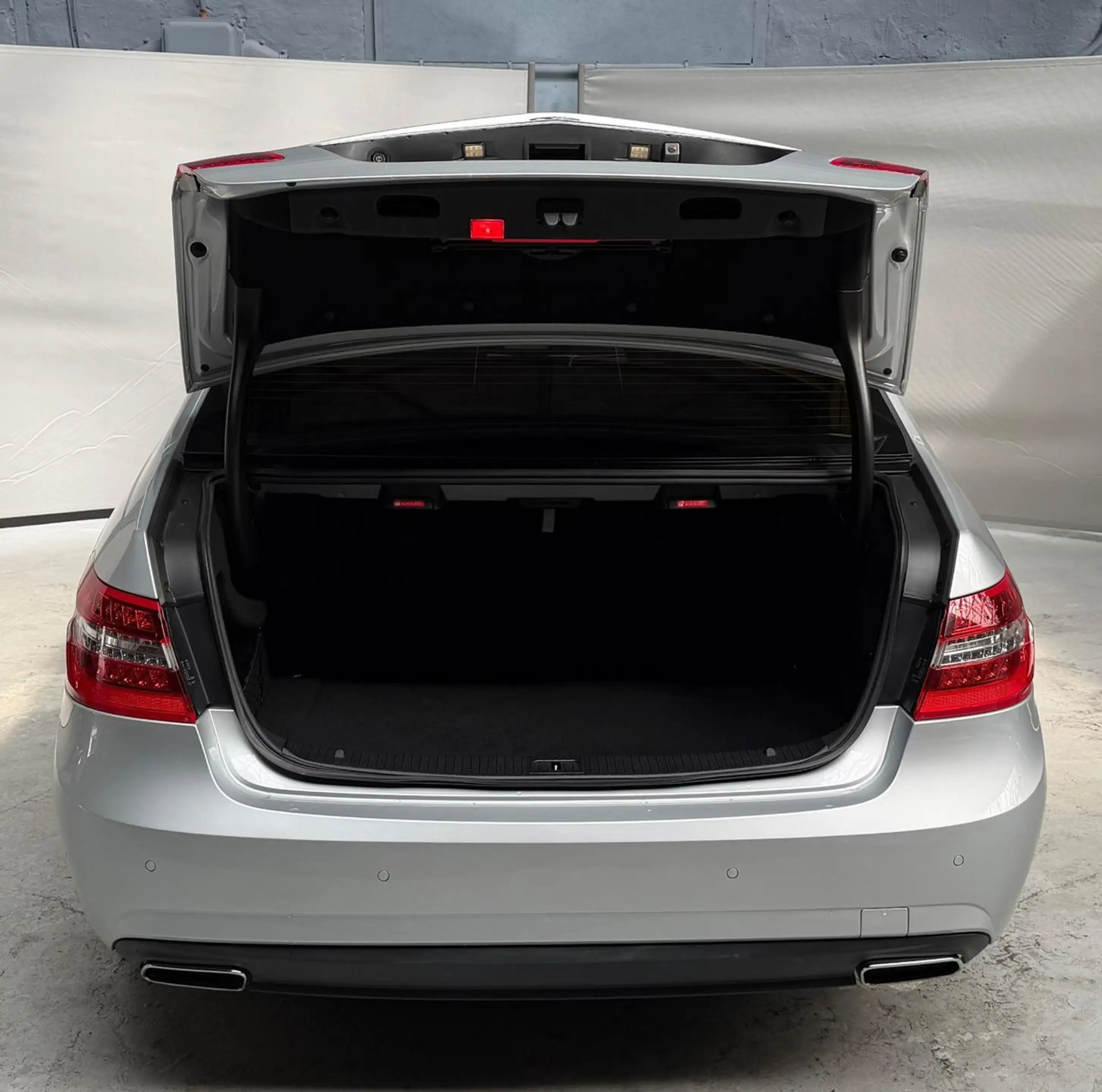 Mercedes-Benz E 350 AMG KEYLESS-GO SSD Xenon Leder Avantgarde — photo 11
