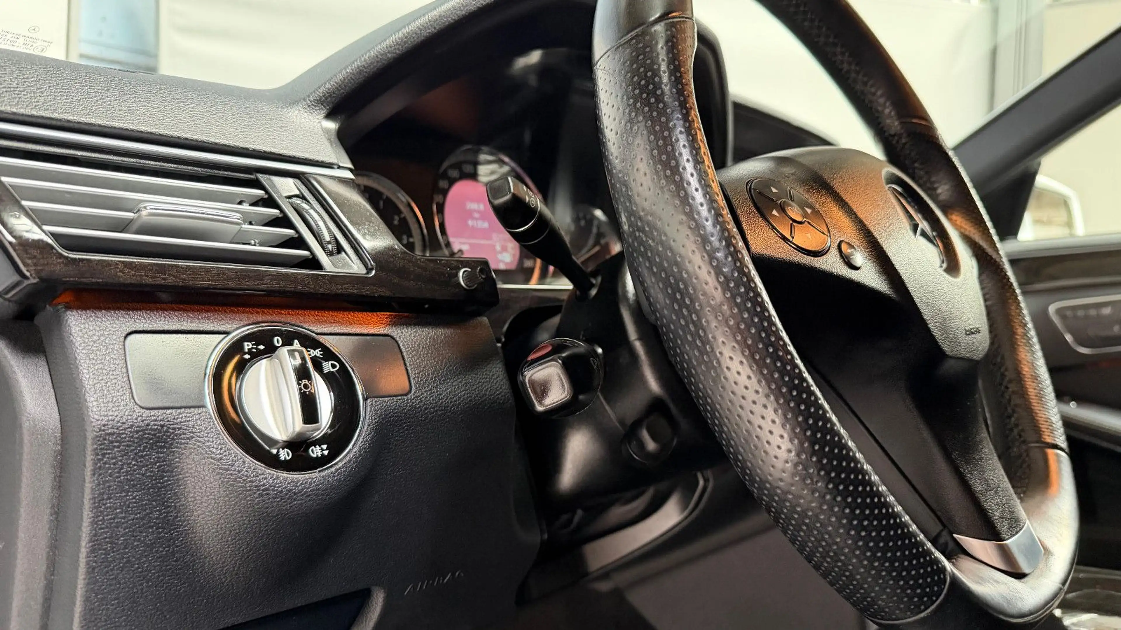 Mercedes-Benz E 350 AMG KEYLESS-GO SSD Xenon Leder Avantgarde — photo 13