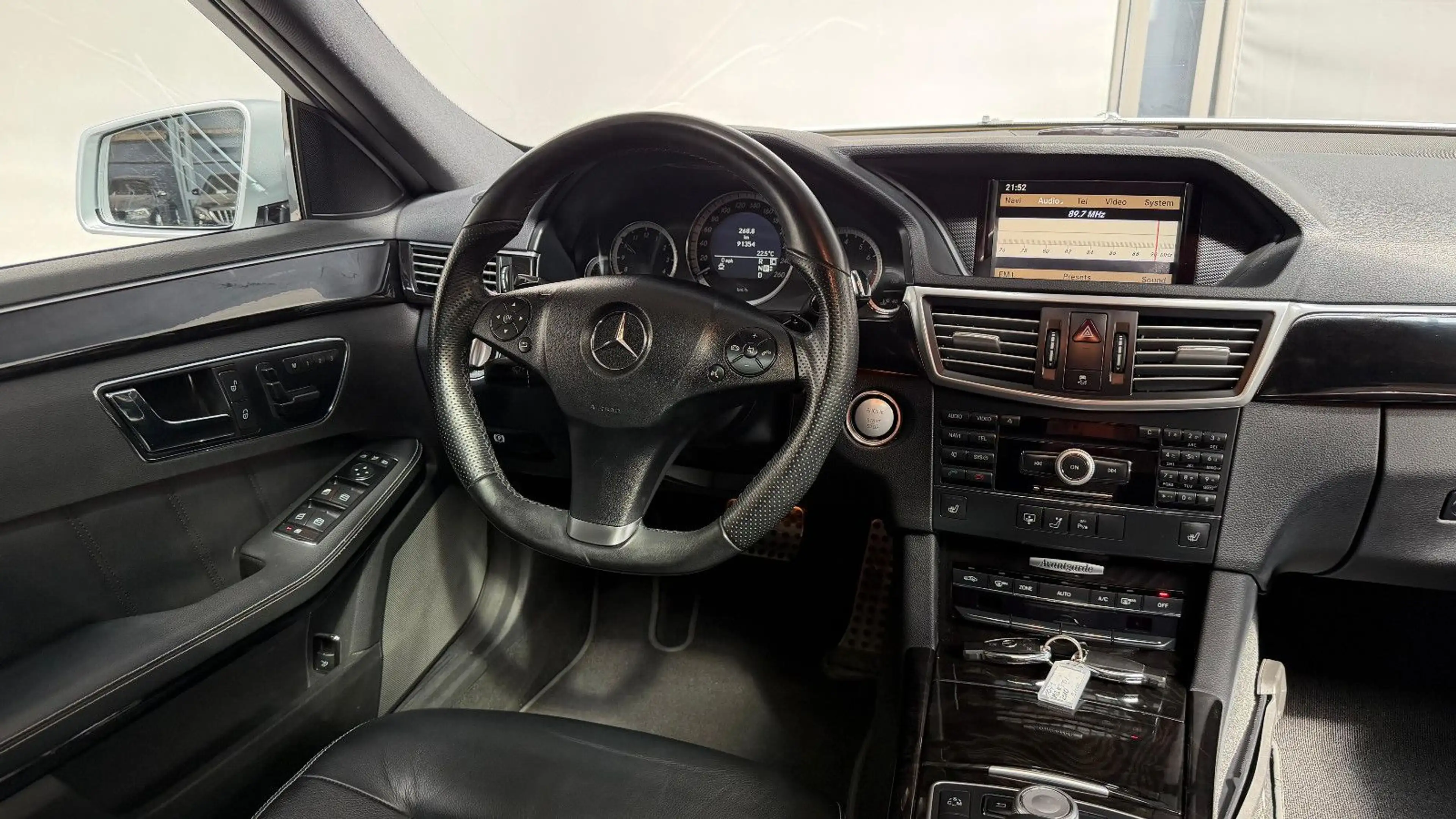 Mercedes-Benz E 350 AMG KEYLESS-GO SSD Xenon Leder Avantgarde — photo 15