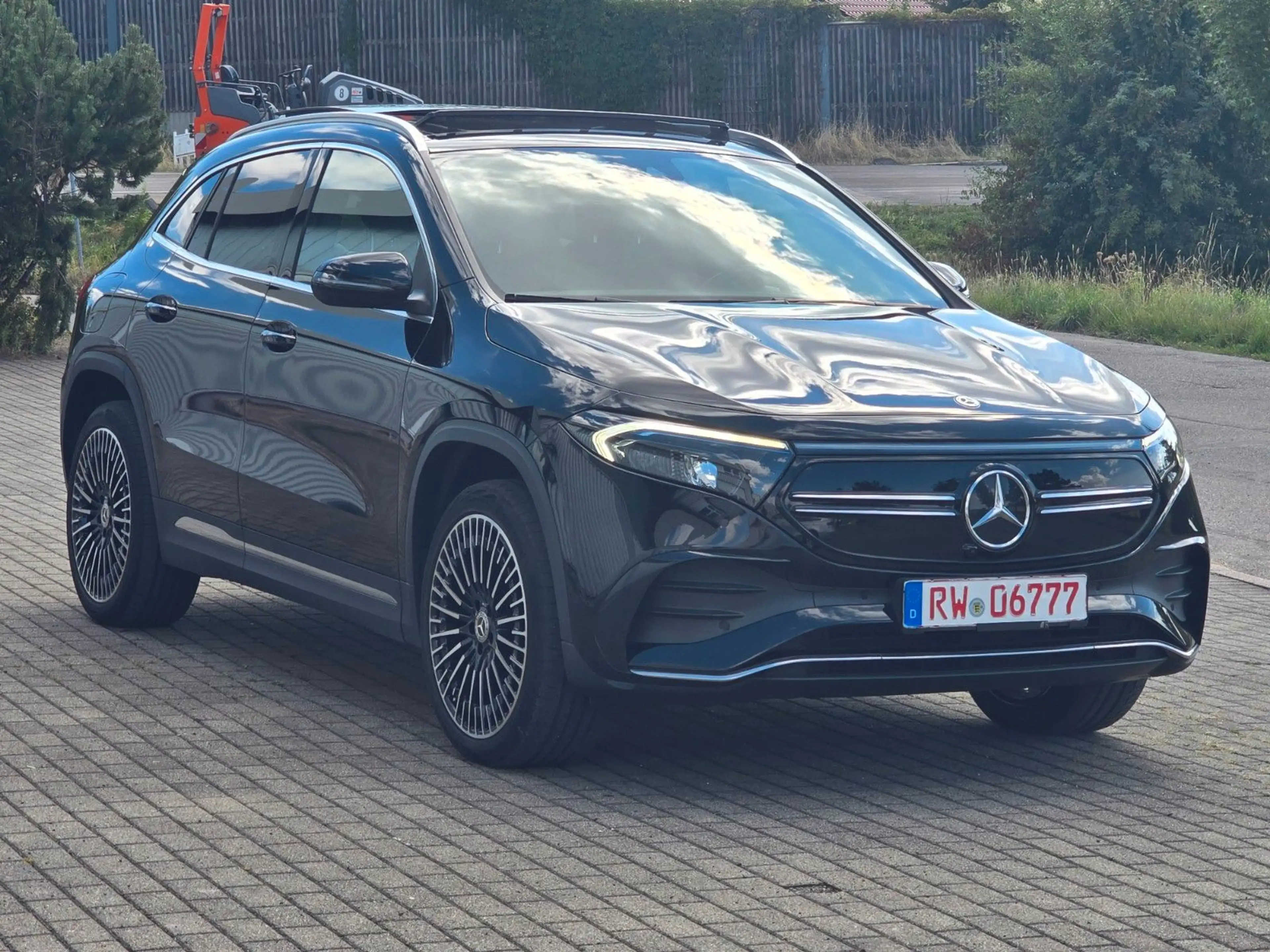 Mercedes-Benz EQA 250/AMG LINE/PANO/AMBIENTE/20 ZOLL/KAMERA — photo 3