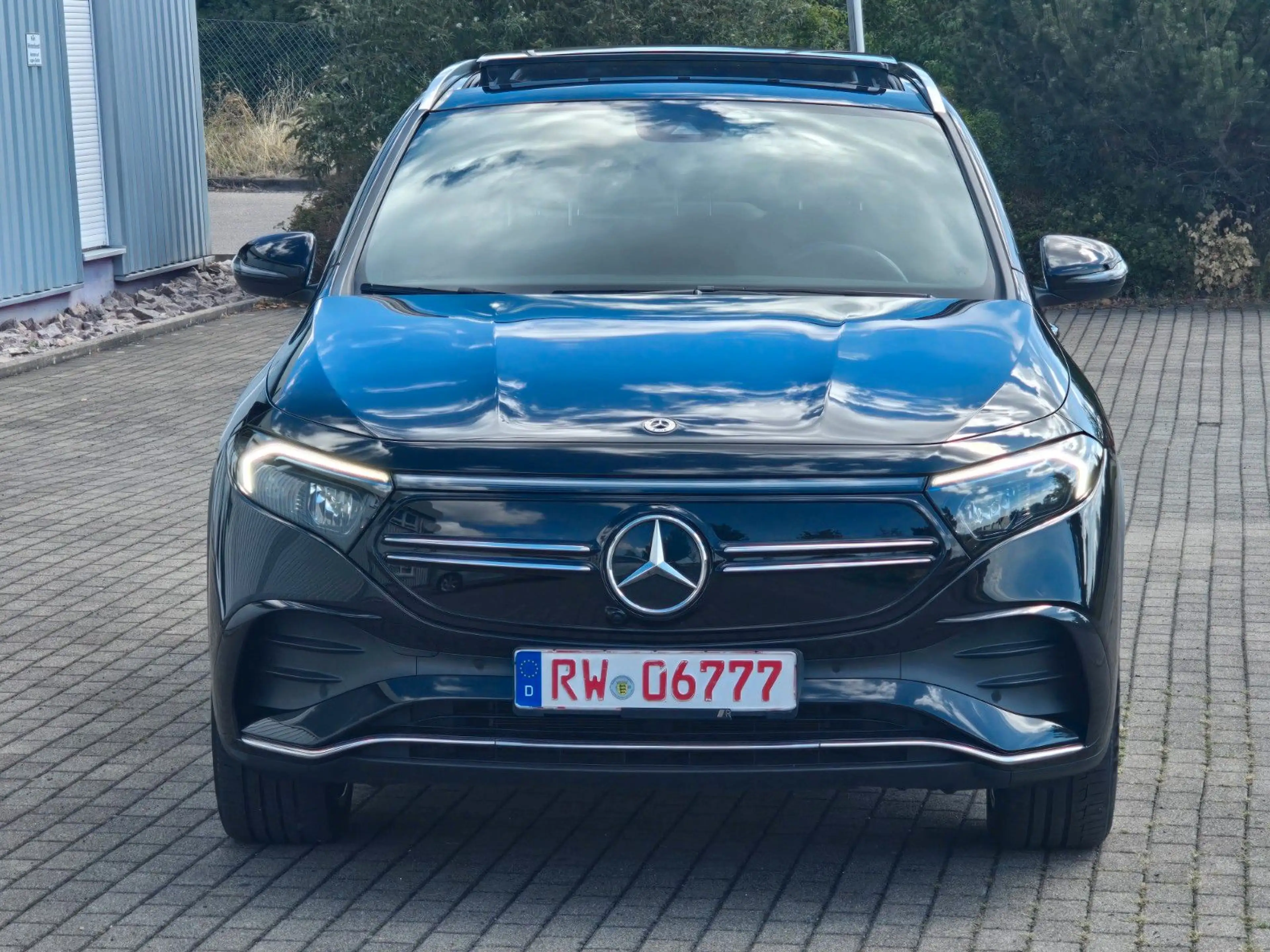 Mercedes-Benz EQA 250/AMG LINE/PANO/AMBIENTE/20 ZOLL/KAMERA — photo 2