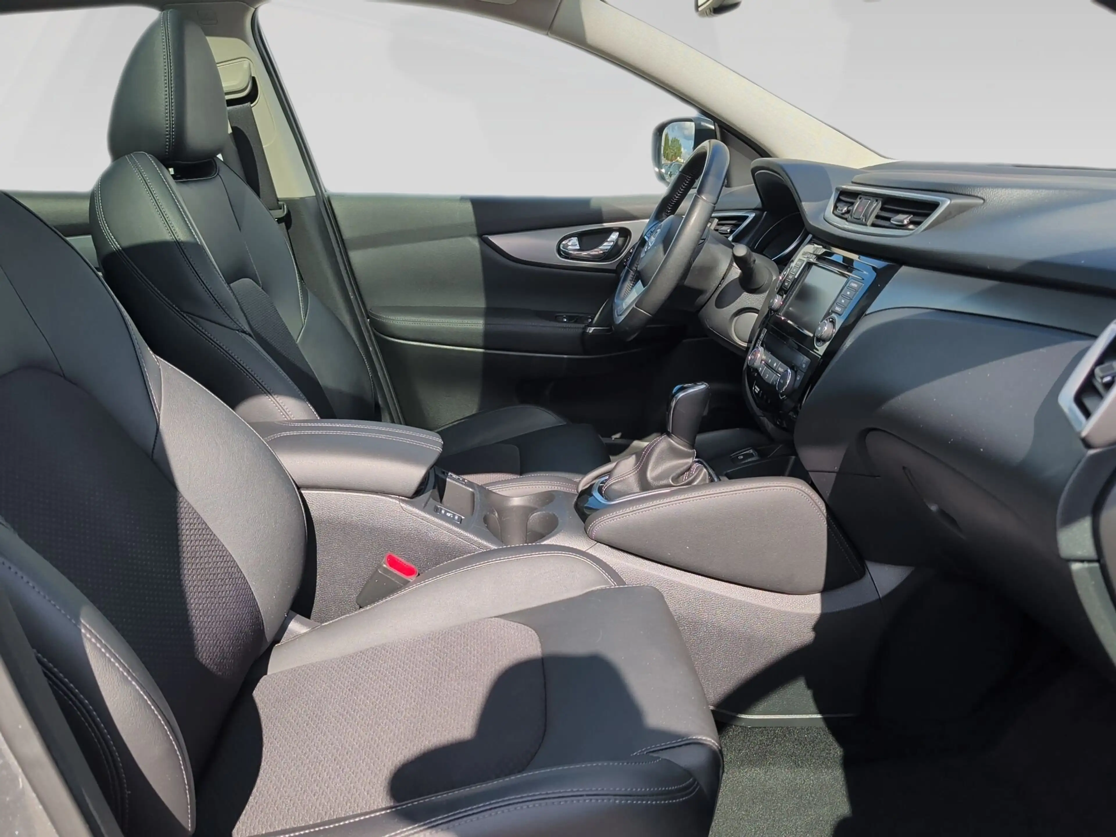 Nissan Qashqai dCi Xtronic tekna Pano+19Z+Navi+eSitz+360+Privacy+ — photo 12