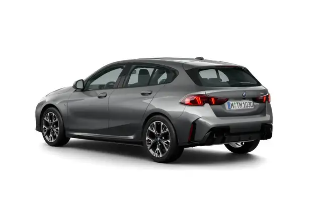 BMW 1 Series view 3