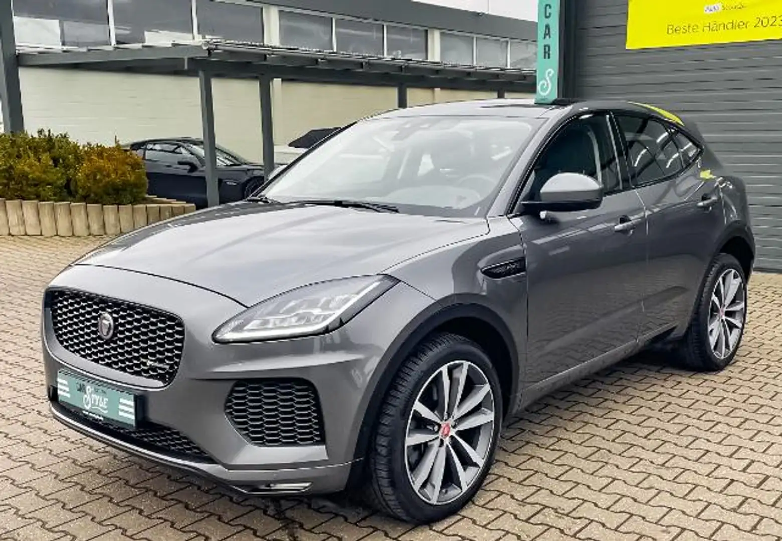 Jaguar E-Pace D240 R-Dynamic PANO SHZ NAVI RFK LED MERIDIAN Grau - 1