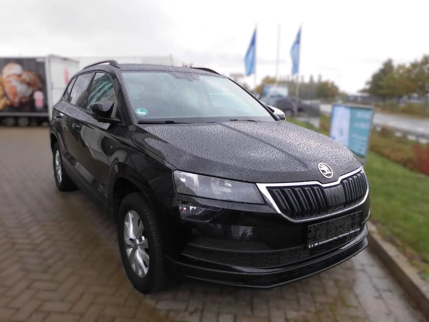 Skoda Karoq Ambition Schwarz - 1