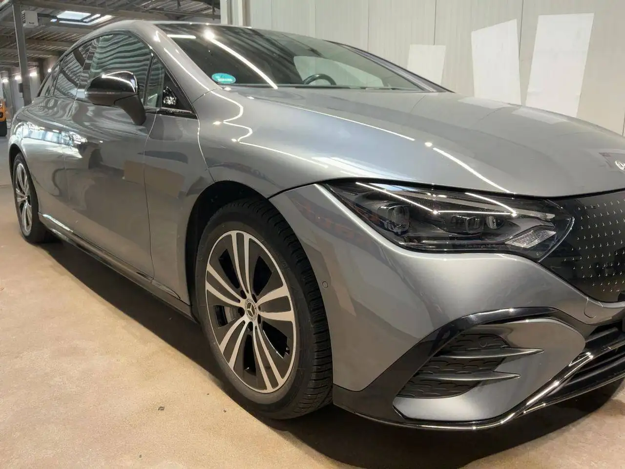 Mercedes-Benz EQE 300