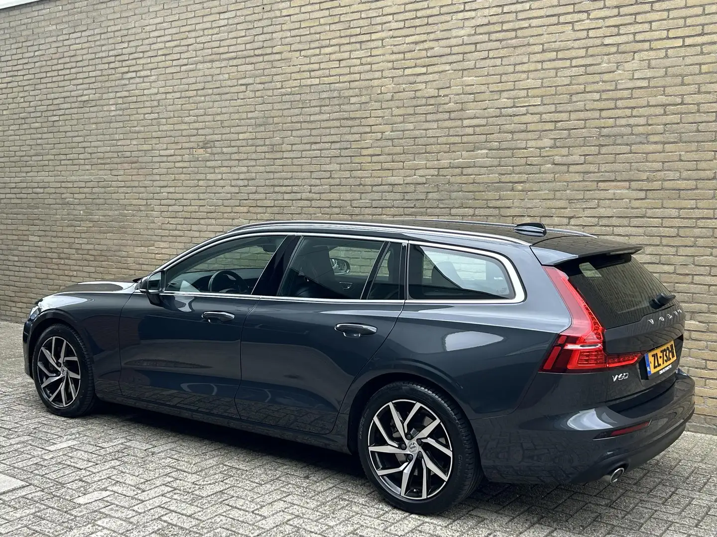 Volvo V60 2.0 T5 250pk | Navigatie | Adaptieve cruise | Pilo Gris - 2