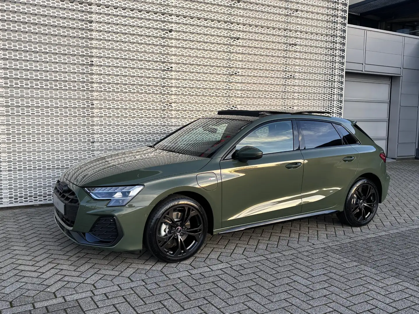 Audi A3 Sportback S edition 40 TFSI e 150 kW / 204 PK Spor Groen - 2