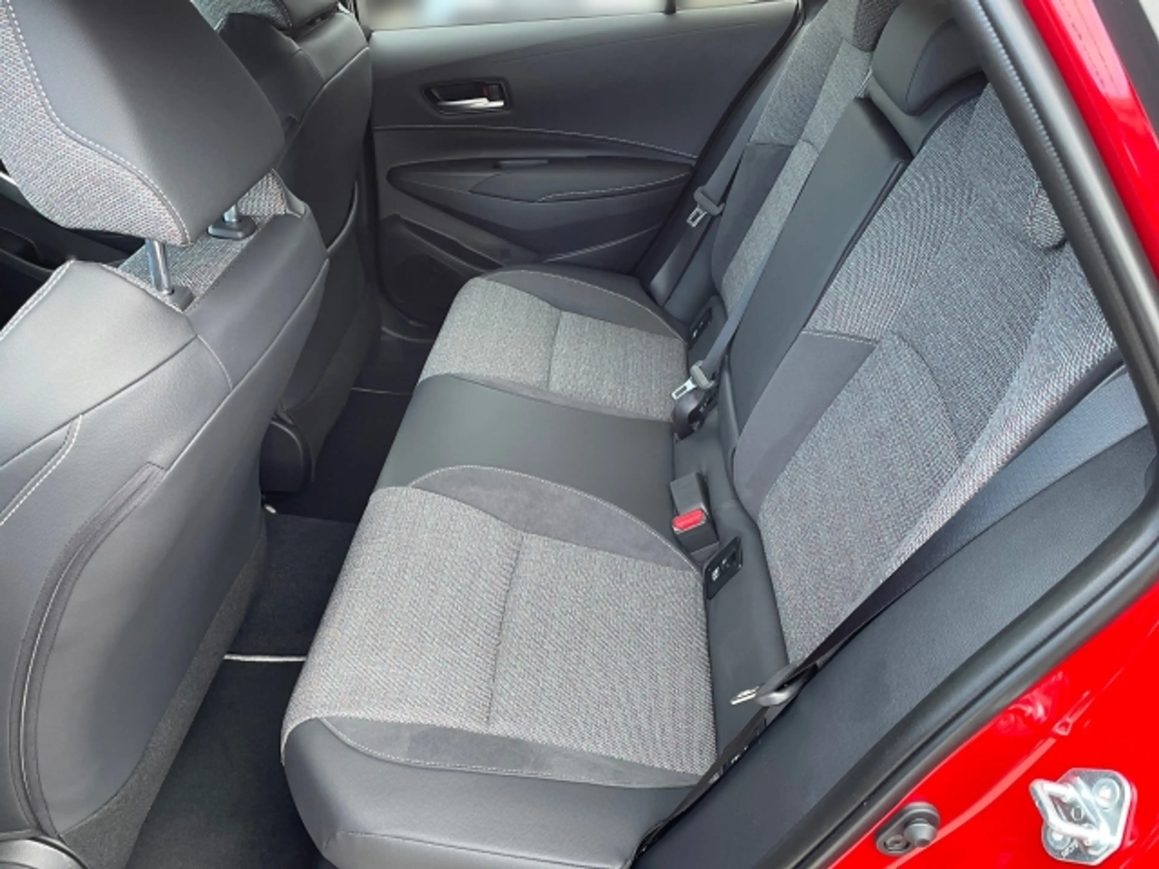 Toyota Corolla Corolla HB/TS Touring Sports Teamplayer 1,8-l-Hybr — photo 8