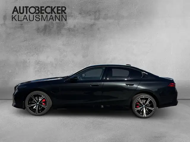 BMW 5 Series view 3