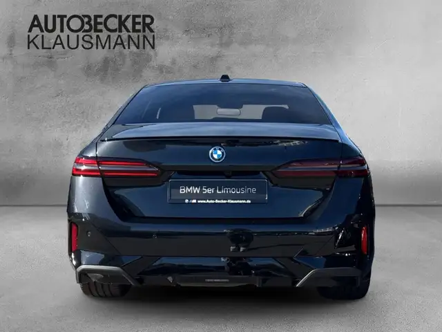 BMW 5 Series view 6