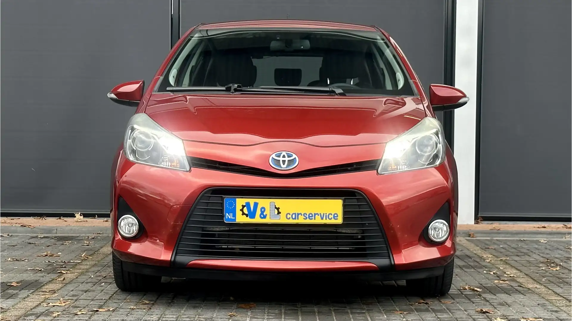 Toyota Yaris 1.5 Full Hybrid Dynamic / Camera / Cruise / Clima Rouge - 2
