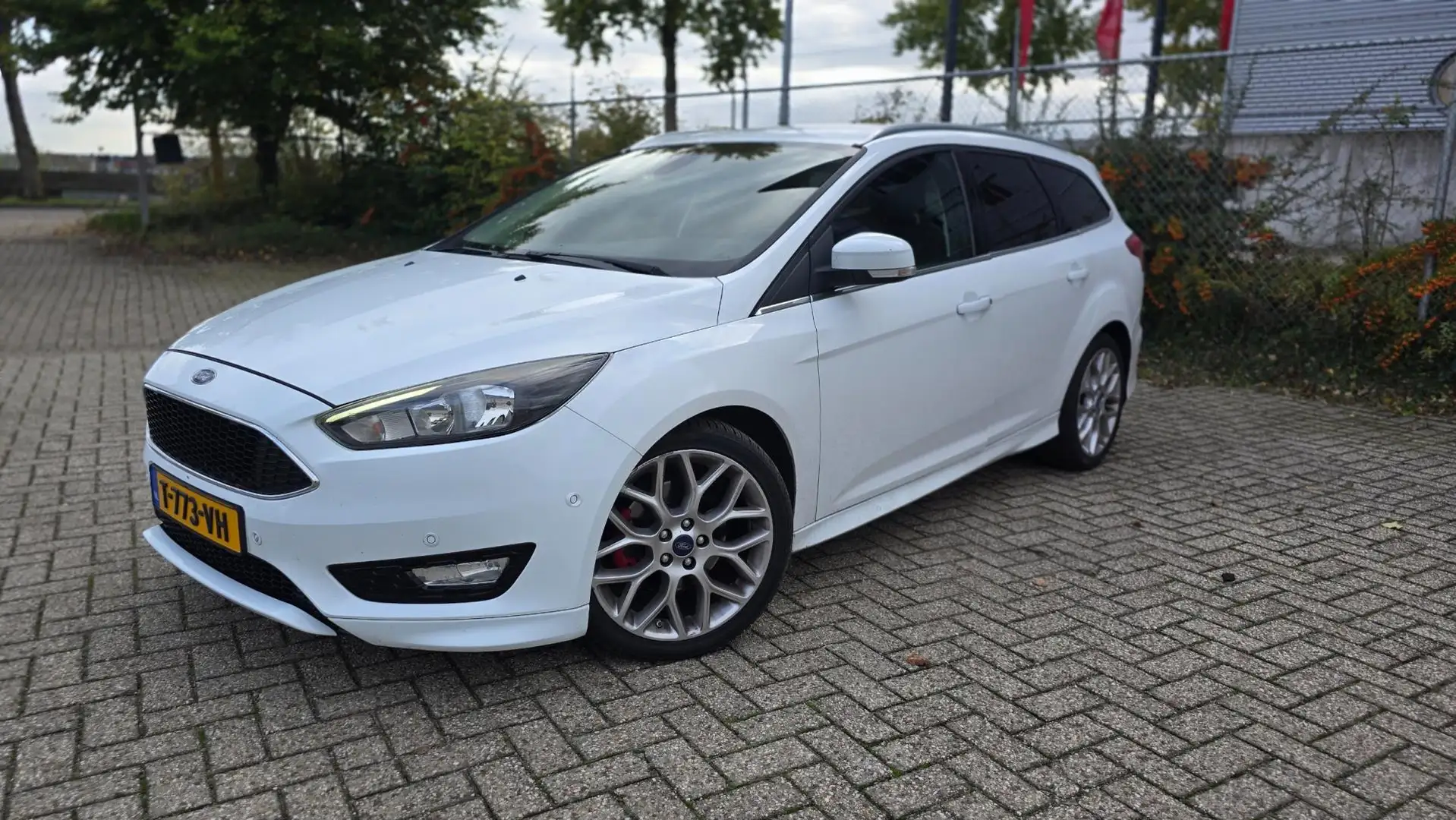 Ford Focus Wagon 1.5 Titanium Edition ST-Line Weiß - 1