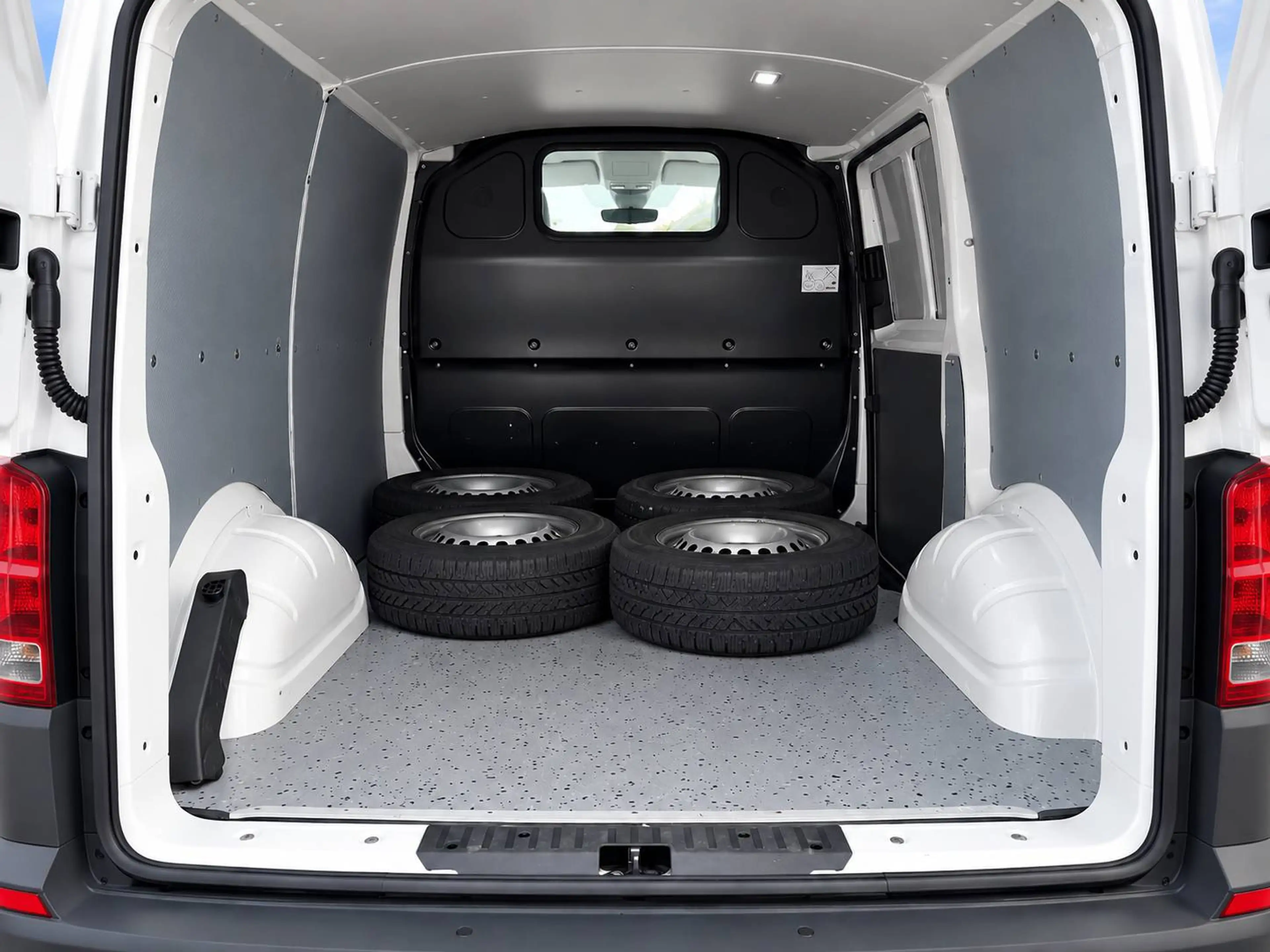 Volkswagen T6.1 Transporter 2,0 TDI*DSG*LED*ACC*Lane-Front-Side Assist*ASR*DAB*Lederlenkr*Fernlichtass* — photo 6
