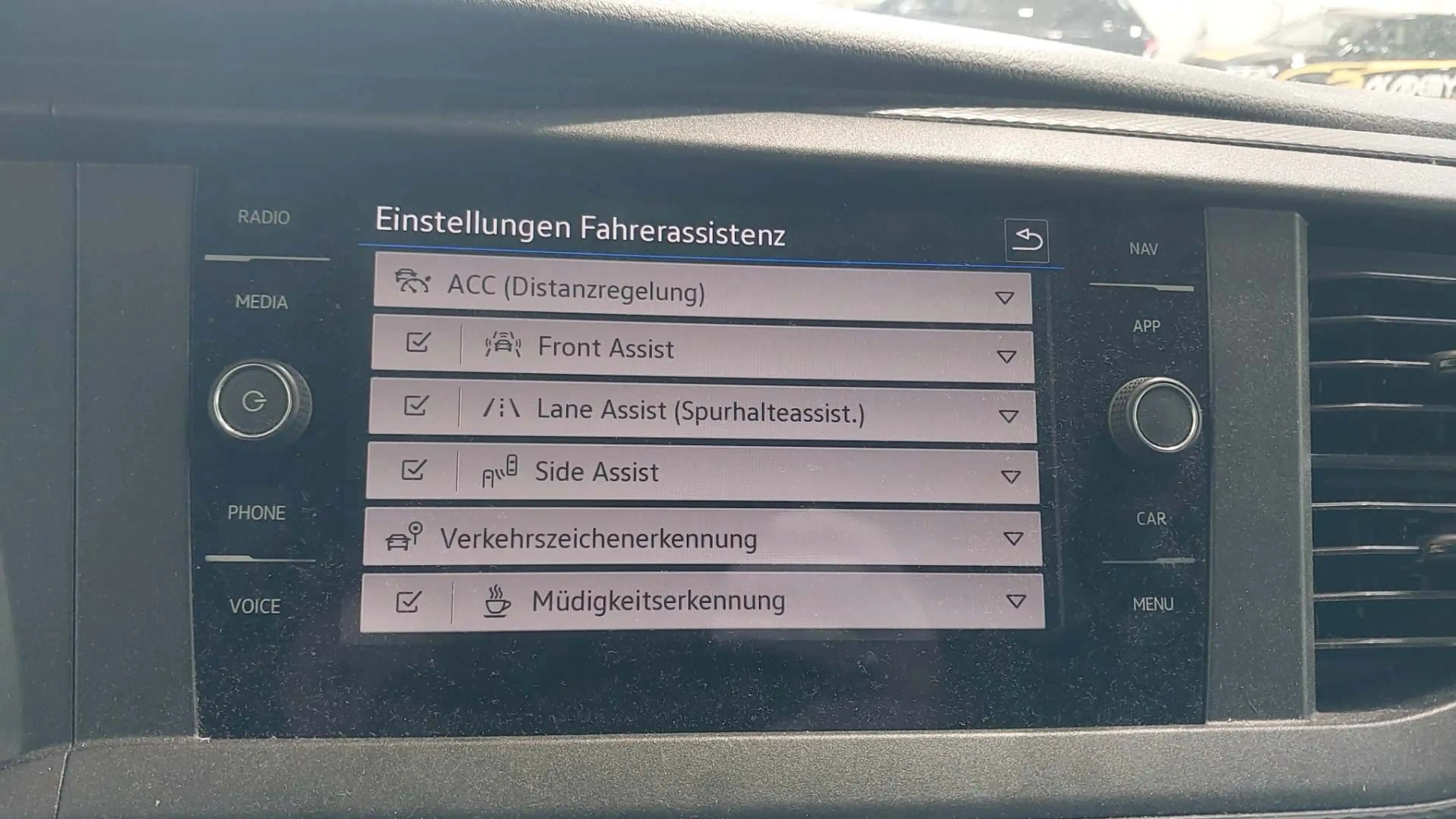 Volkswagen T6.1 Transporter 2,0 TDI*DSG*LED*ACC*Lane-Front-Side Assist*ASR*DAB*Lederlenkr*Fernlichtass* — photo 11