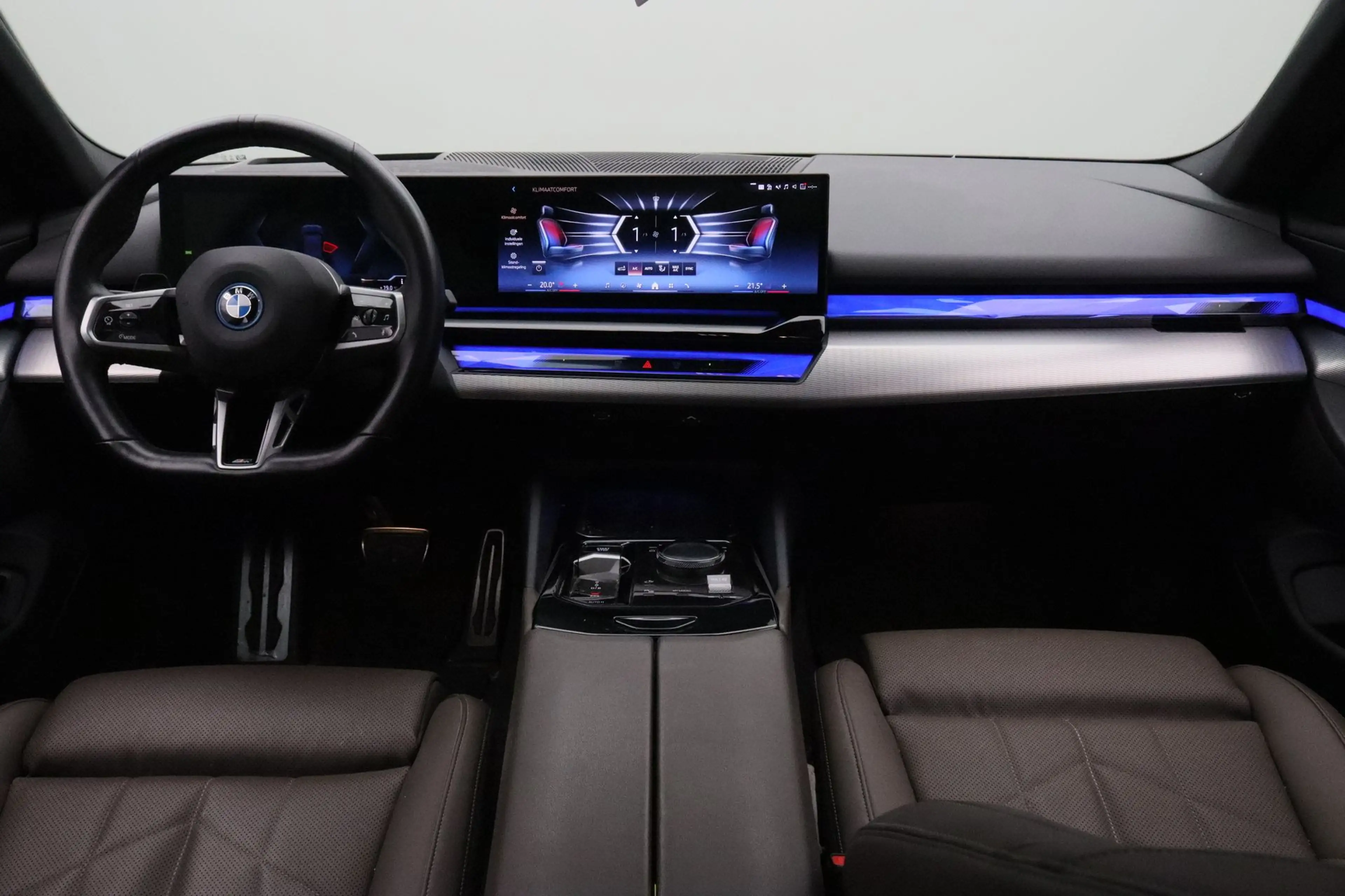 BMW i5 eDrive40 84 kWh — photo 3
