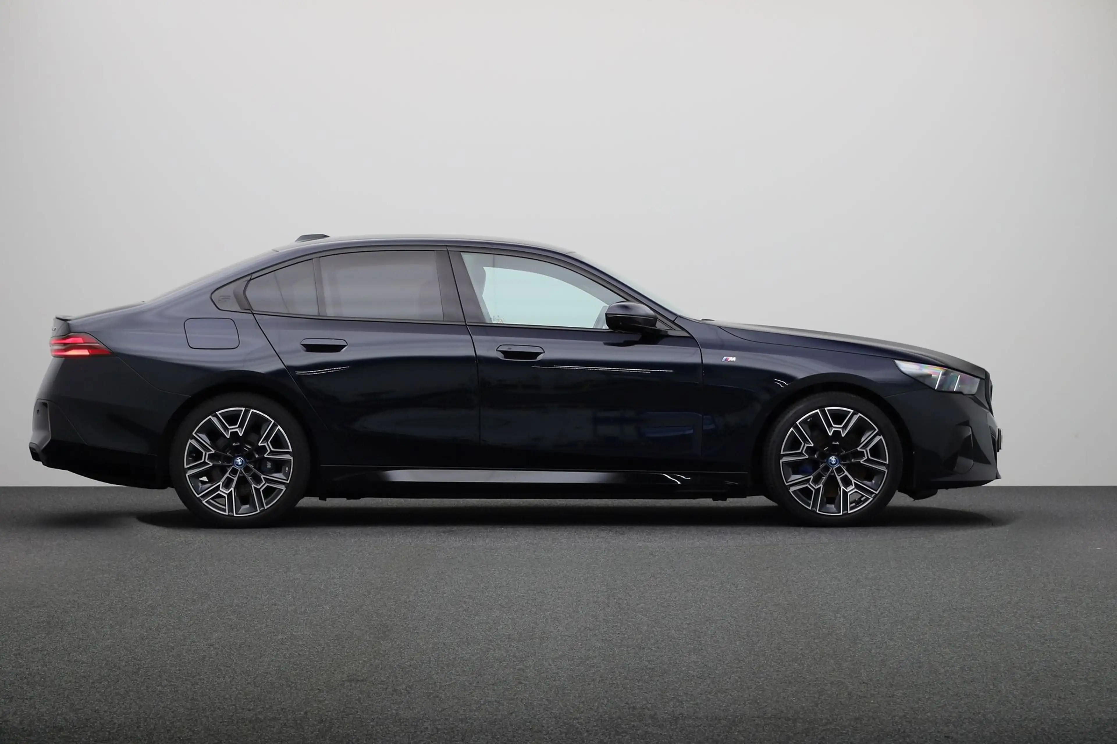 BMW i5 eDrive40 84 kWh — photo 9