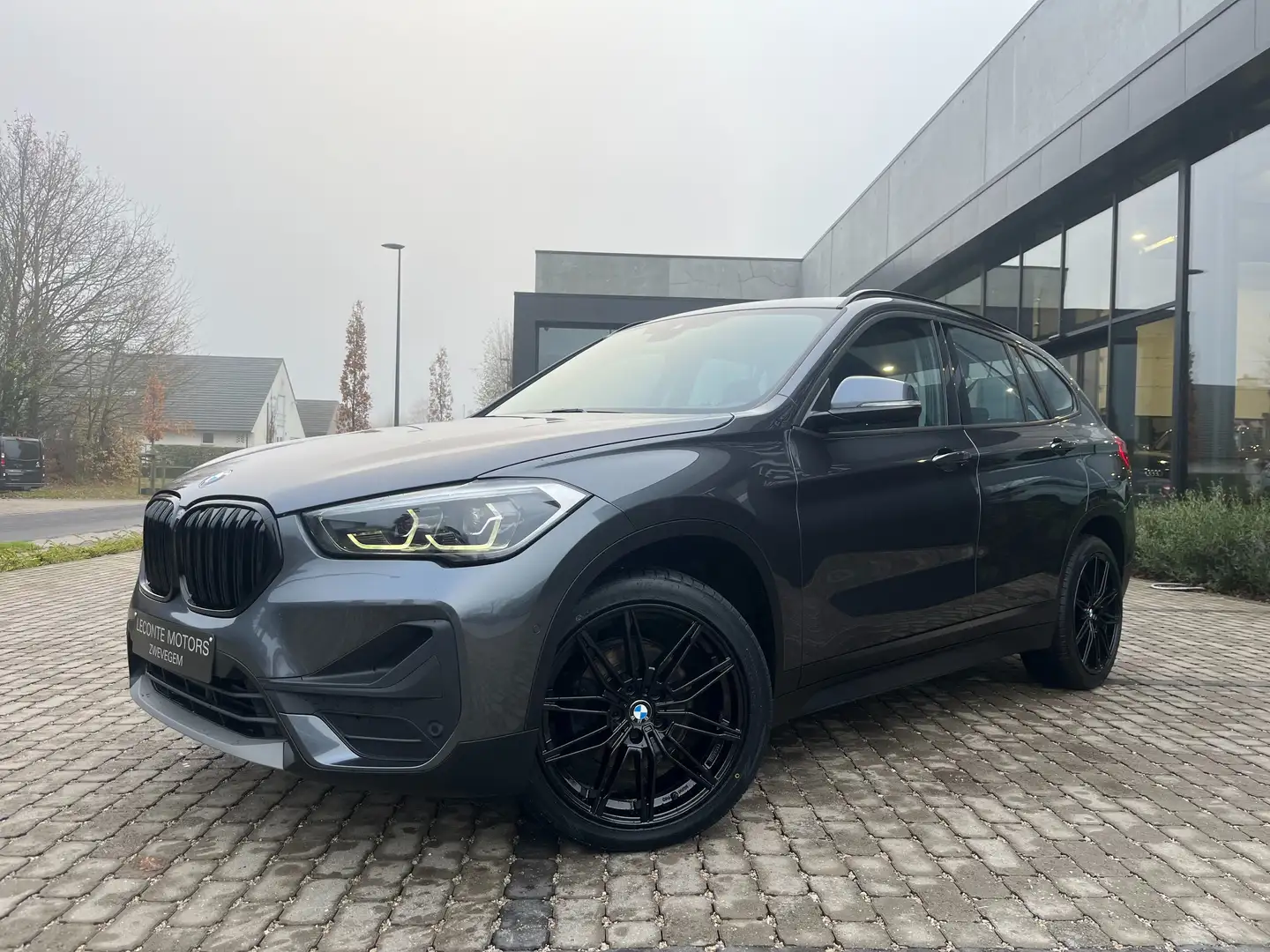 BMW X1 X1 sDrive18iA LED/Leder/Camera/Carplay/Trekhaak... Grijs - 2
