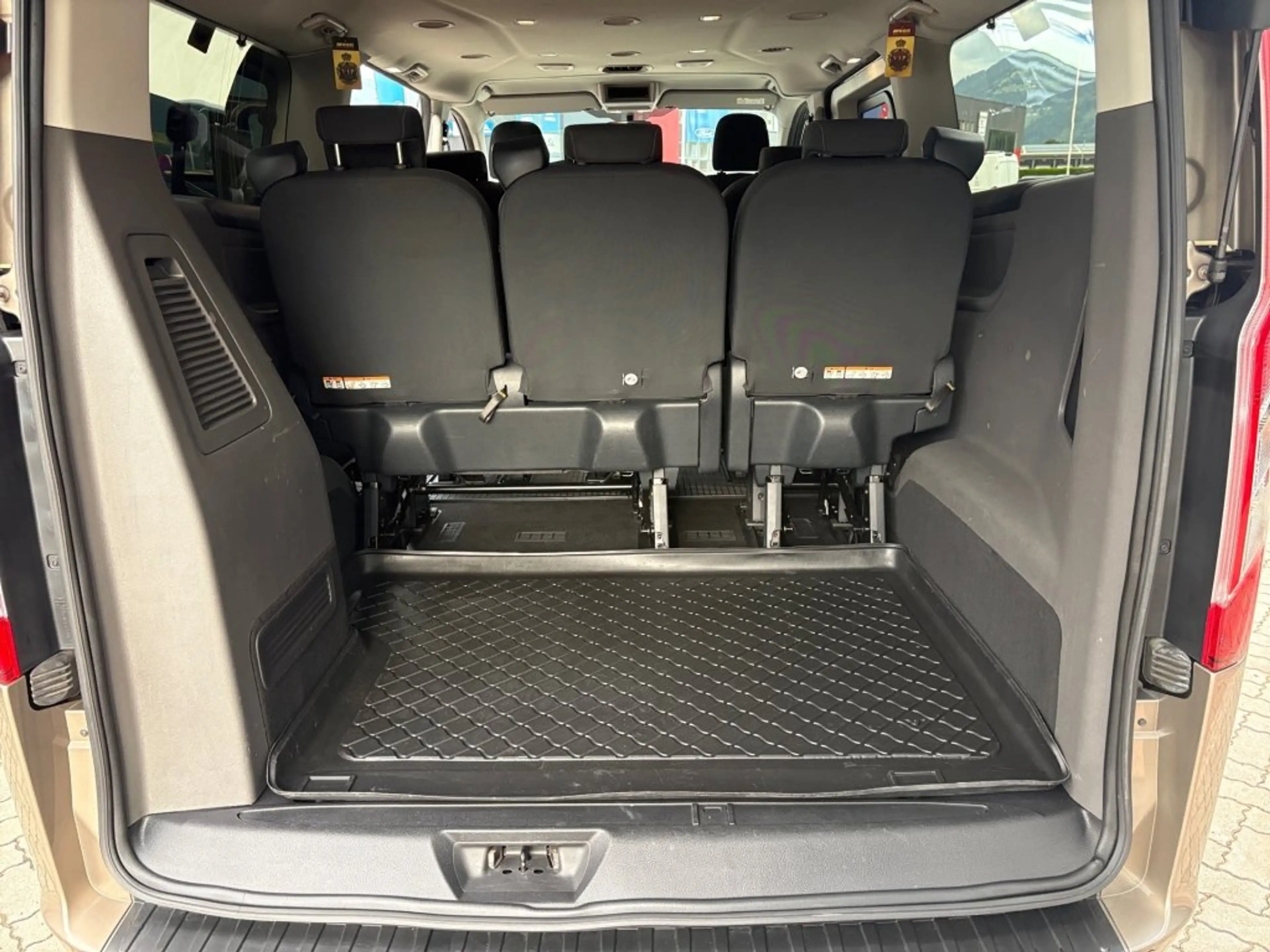 Ford Tourneo Custom 2,0 EcoBlue L2H1 Trend — photo 8
