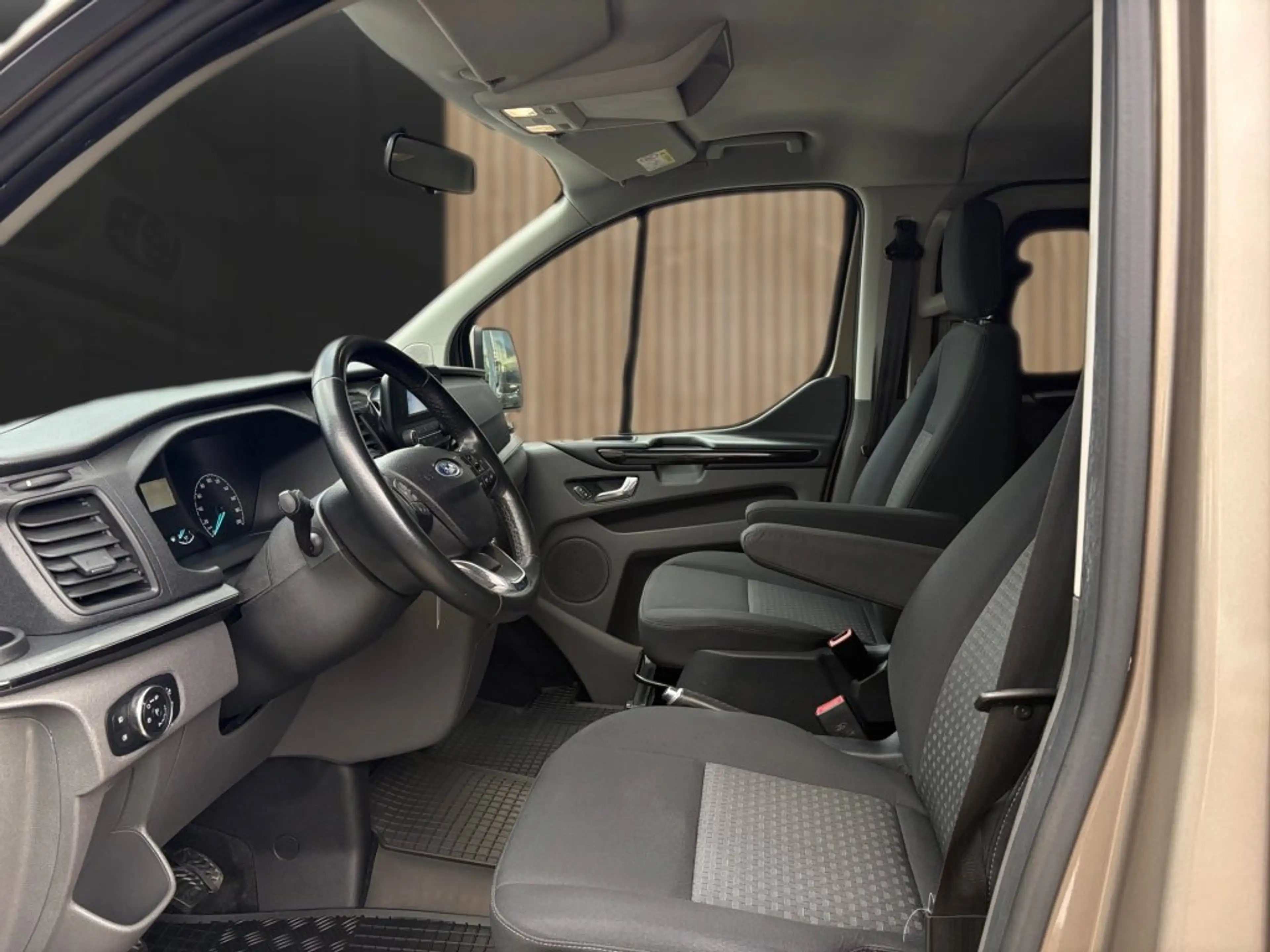 Ford Tourneo Custom 2,0 EcoBlue L2H1 Trend — photo 5