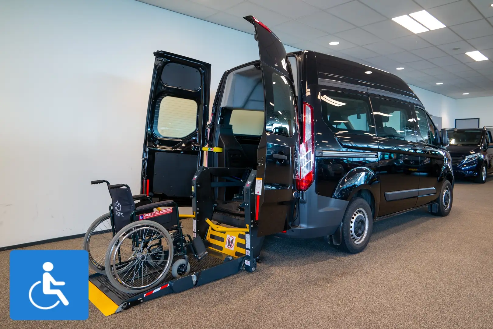 Ford Transit Custom L1H2 Rolstoelbus Zwart - 2