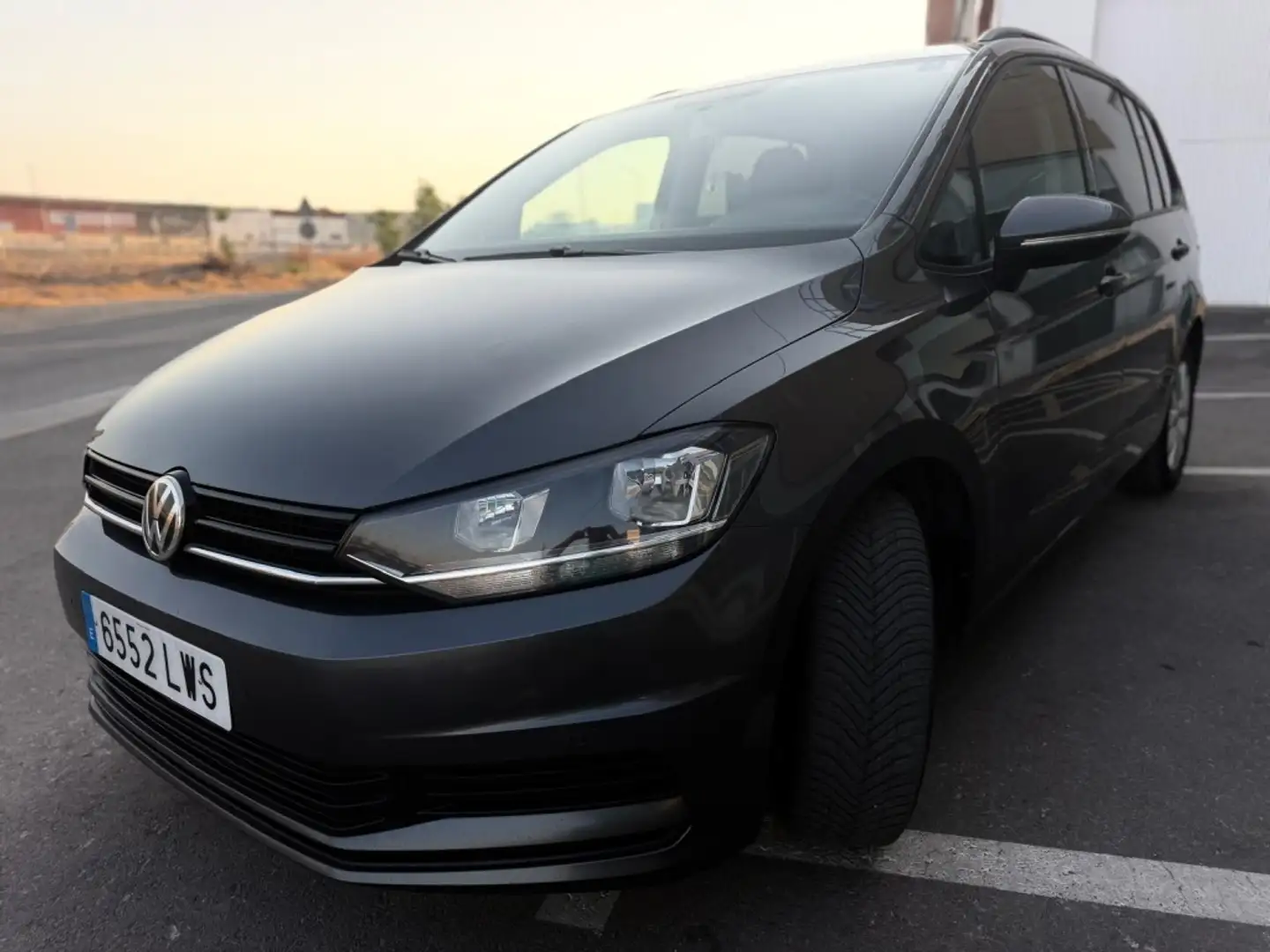 Volkswagen Touran 1.6TDI Business Edition 85kW Gris - 2