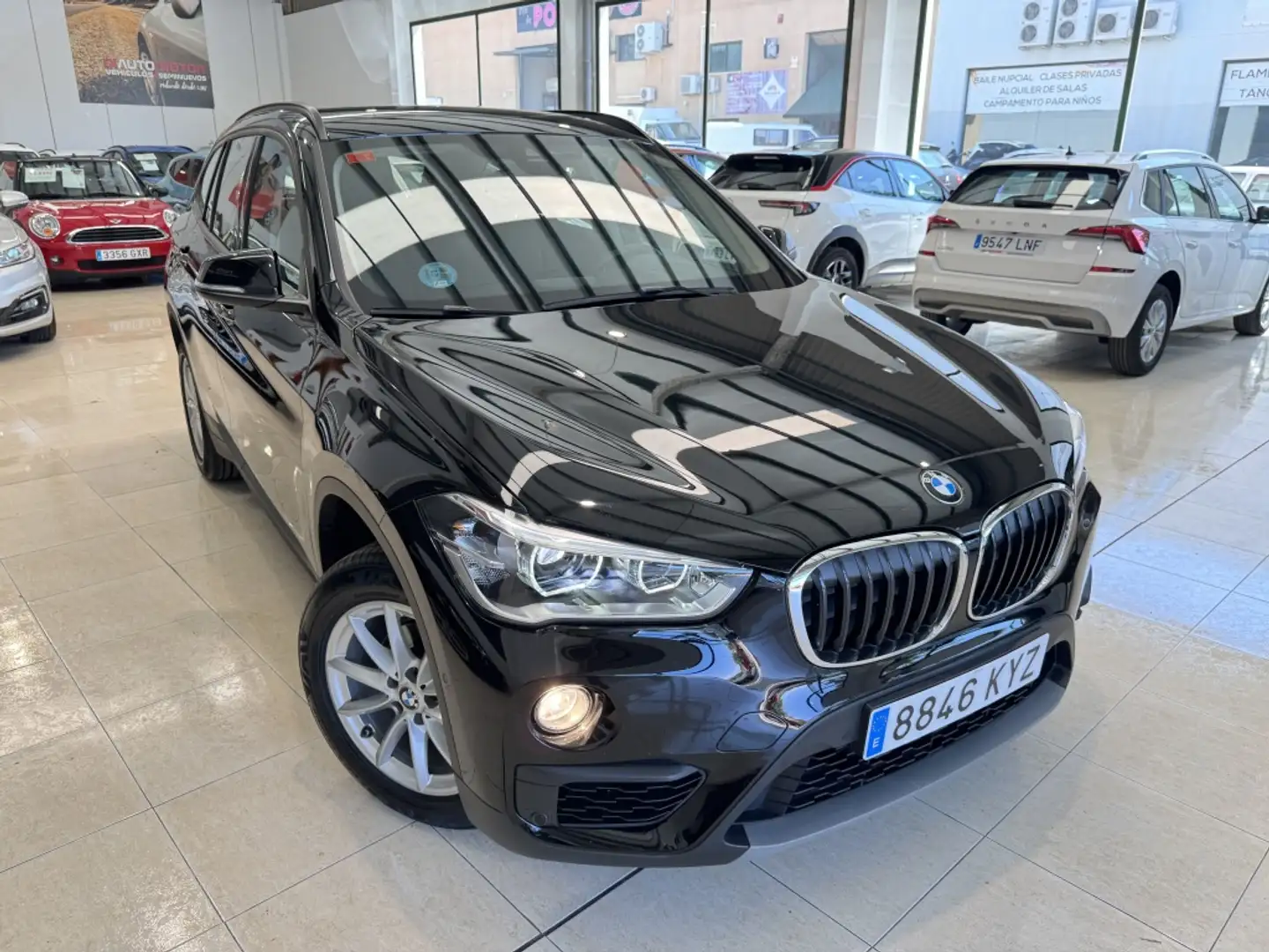 BMW X1 sDrive 16d Business Schwarz - 2