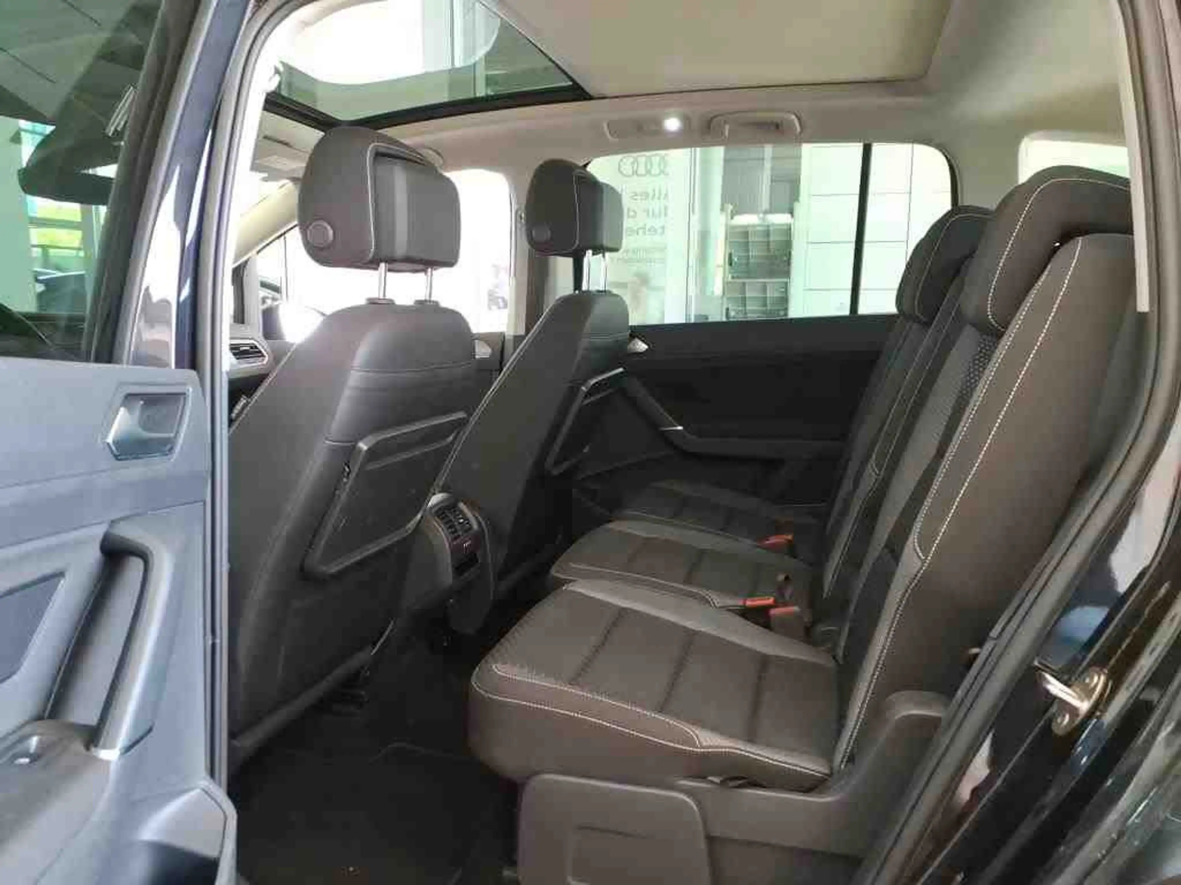 Volkswagen Touran TSI DSG Pano IQ.Drive AHK Dynau el.Heckk — photo 8