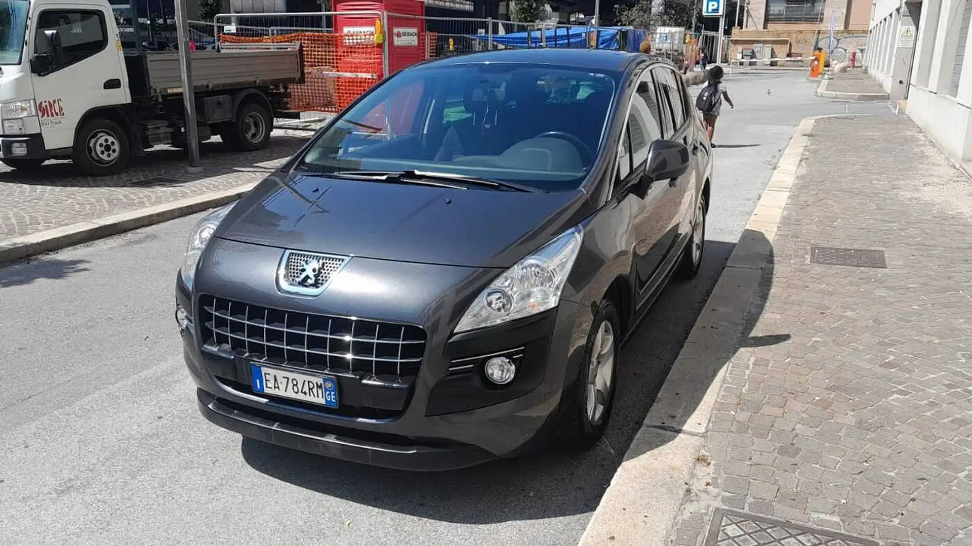 Peugeot 3008 1ª serie 1.6 HDi 110CV cambio robotizzato Premium Gri - 1