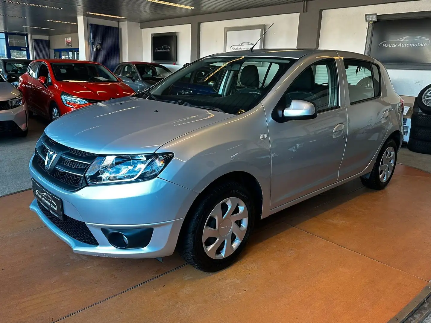 Dacia Sandero II Laureate AUT./NAVI/KLIMA/MEDIA-IN/AHK Grau - 1