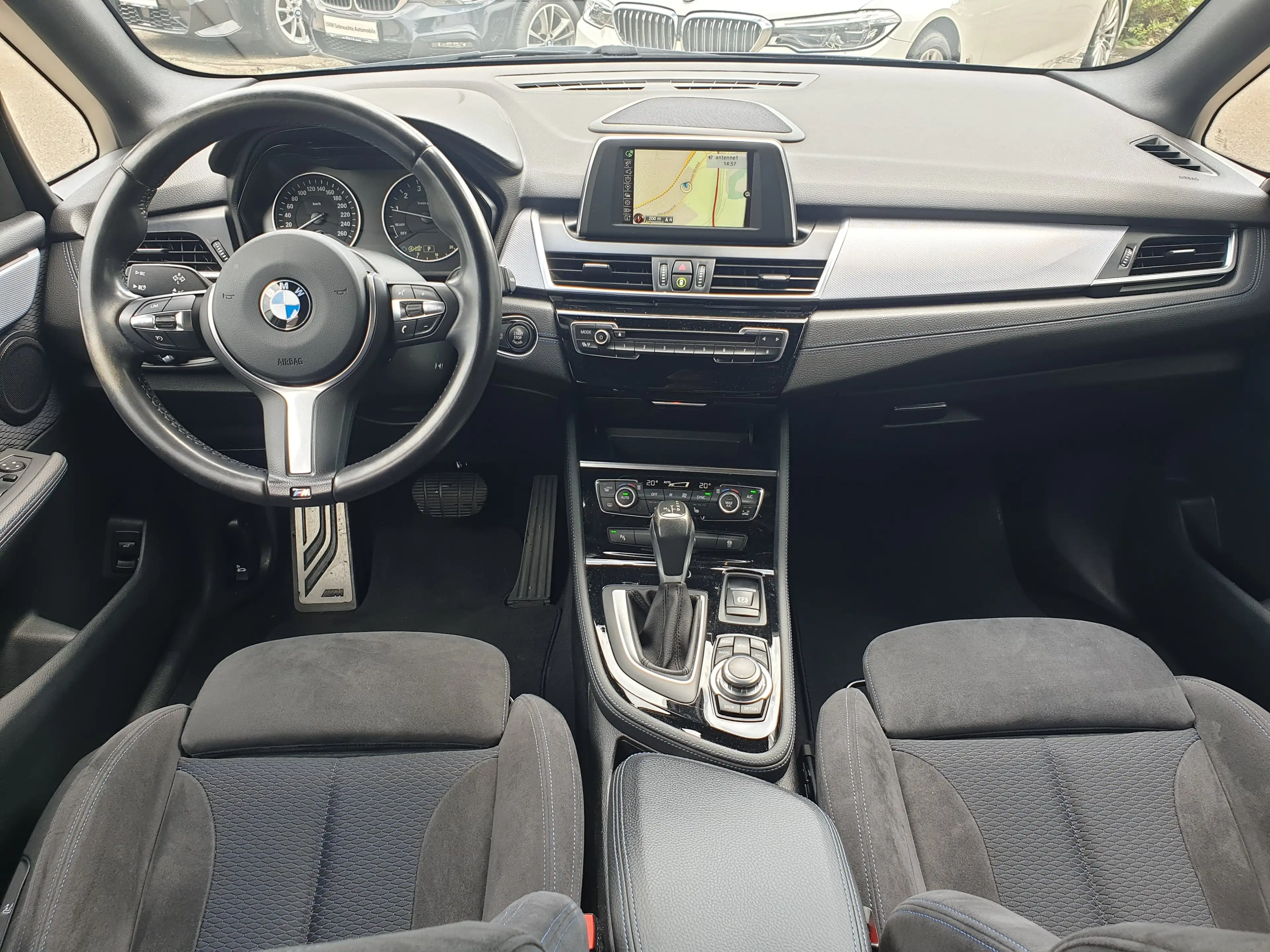 BMW 225 i Active Tourer xDrive Aut M Sportpaket AHK LED Dr — photo 11