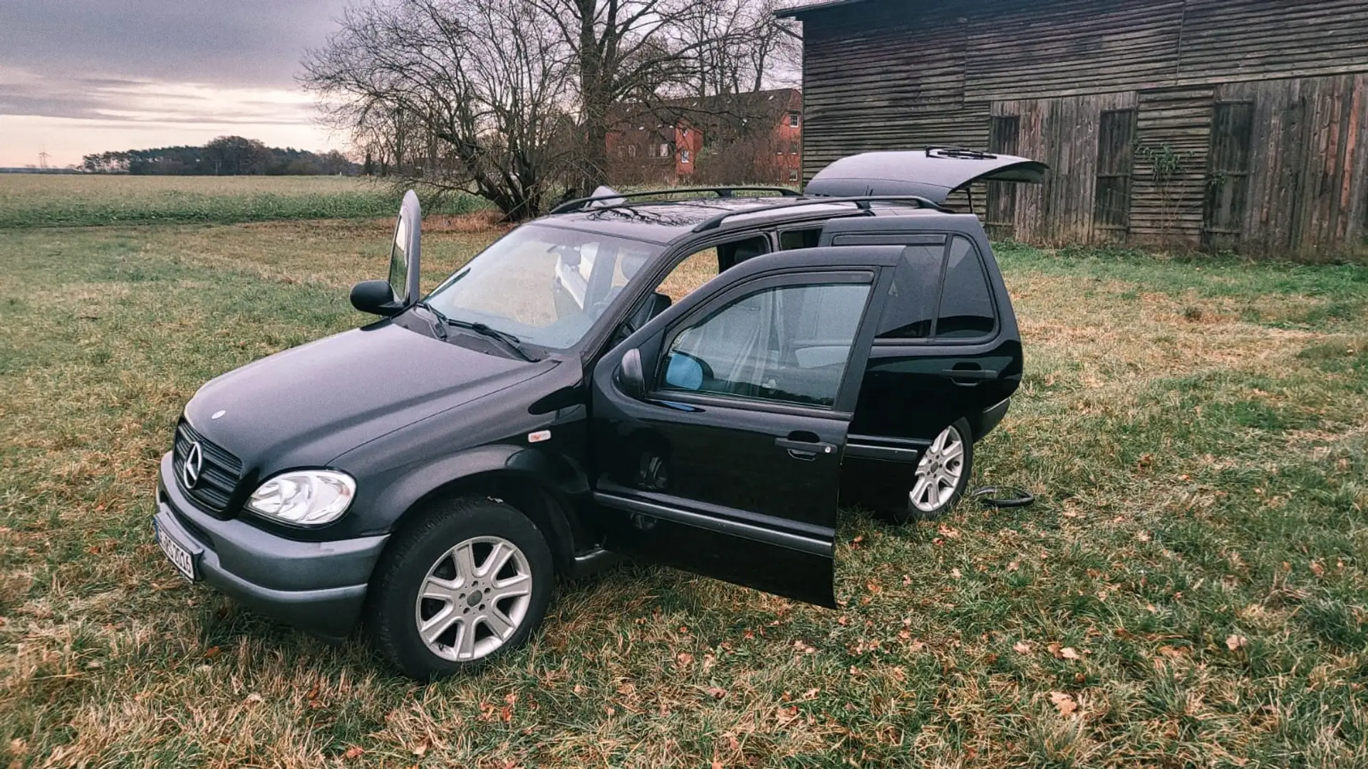 Mercedes-Benz ML 320 Automatik Vollausstattung Noir - 2