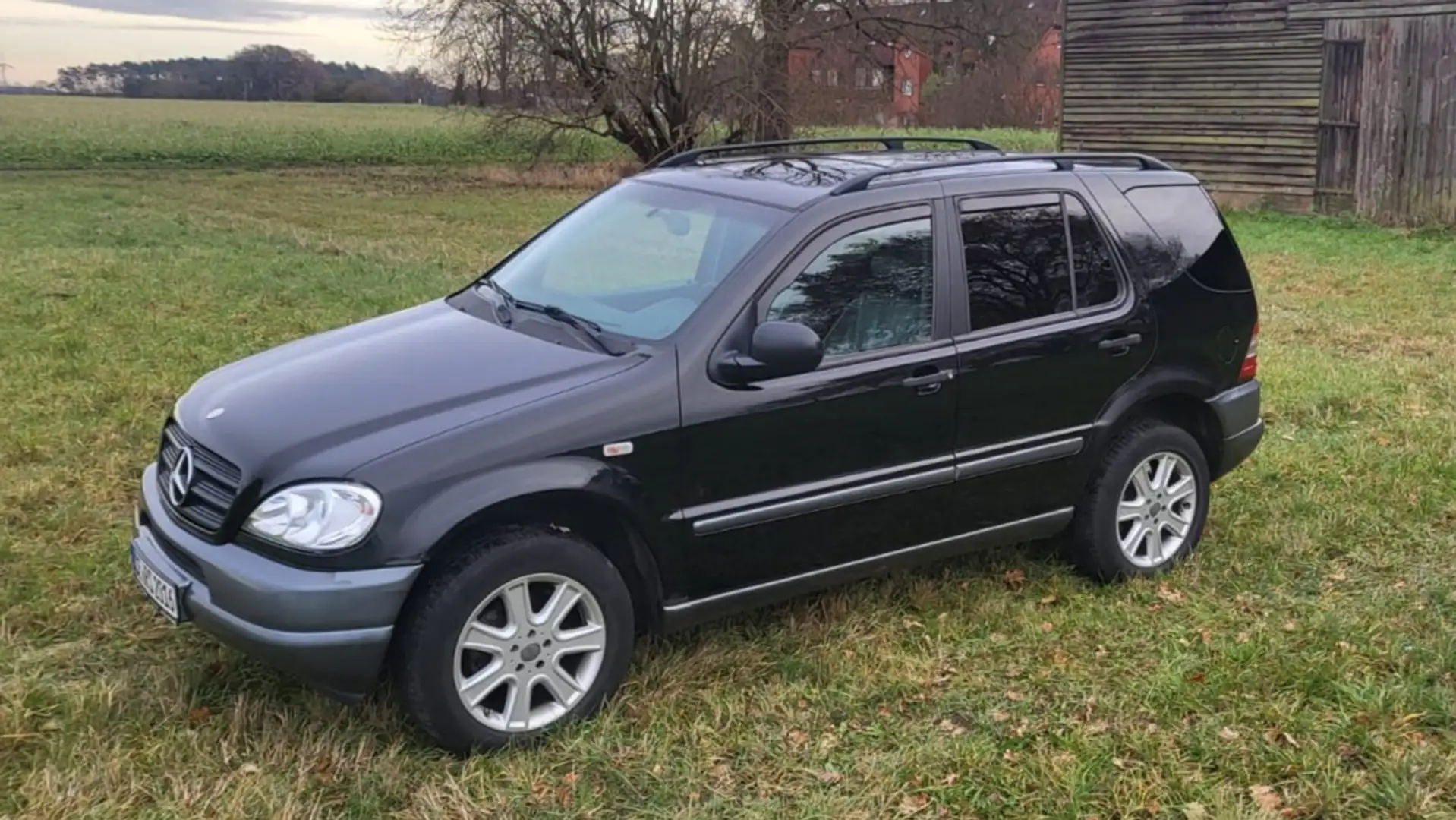 Mercedes-Benz ML 320 Automatik Vollausstattung Schwarz - 1