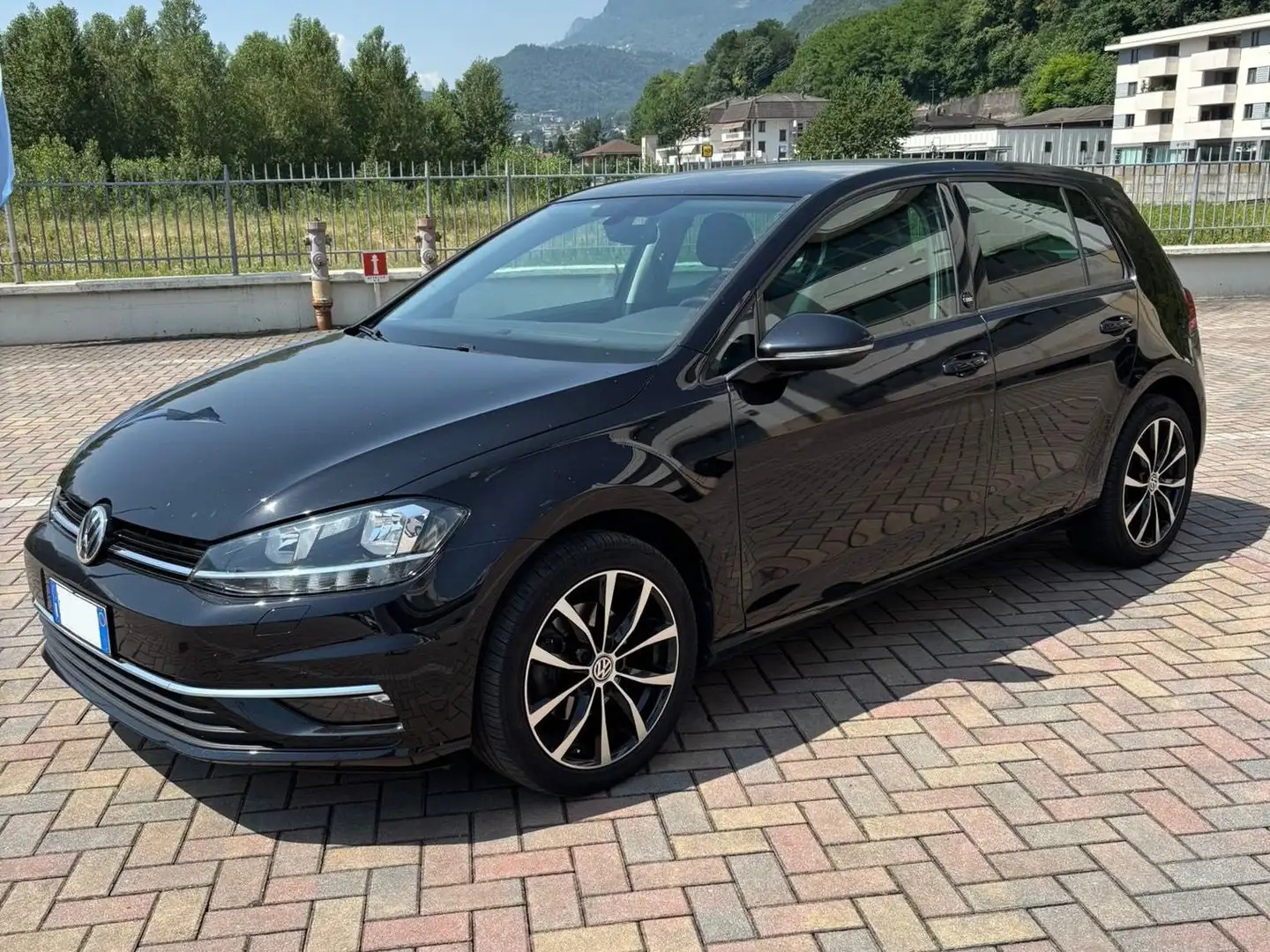 Volkswagen Golf 1.6 TDI Comfortline allestimento Sound Nero - 1