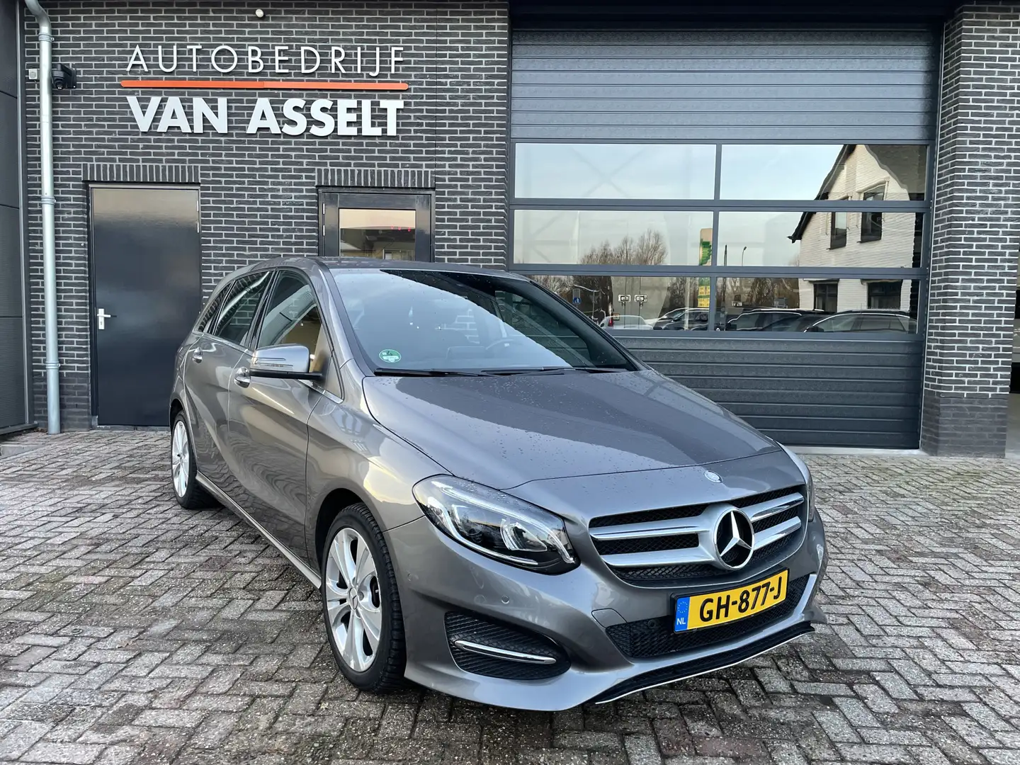 Mercedes-Benz B 180 Ambition Navi , Cruise , Led Gris - 1