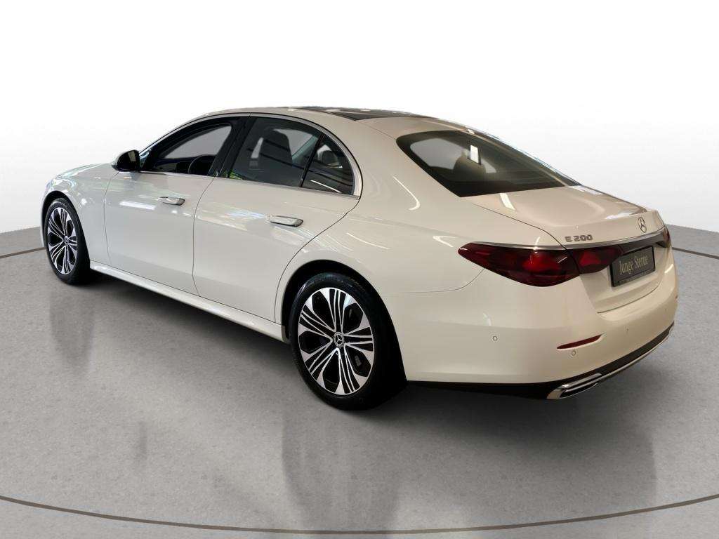 Mercedes-Benz E 200