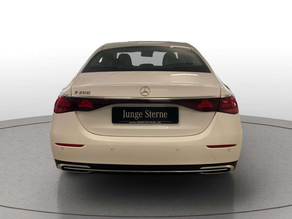 Mercedes-Benz E 200