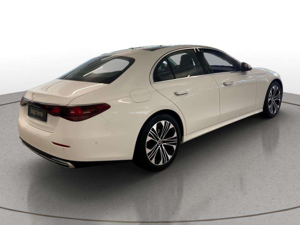 Mercedes-Benz E 200