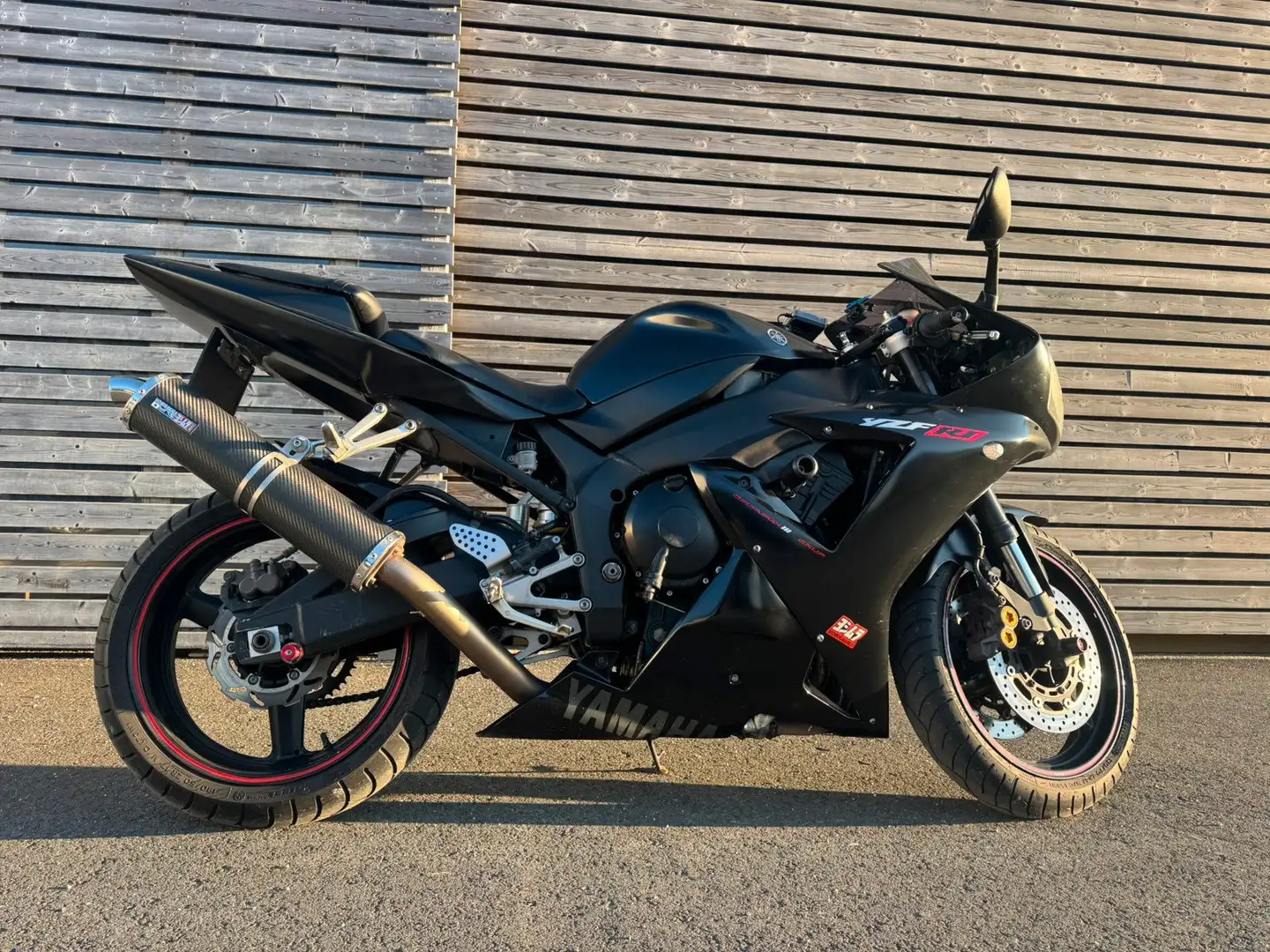 Yamaha YZF-R1 Nero - 2