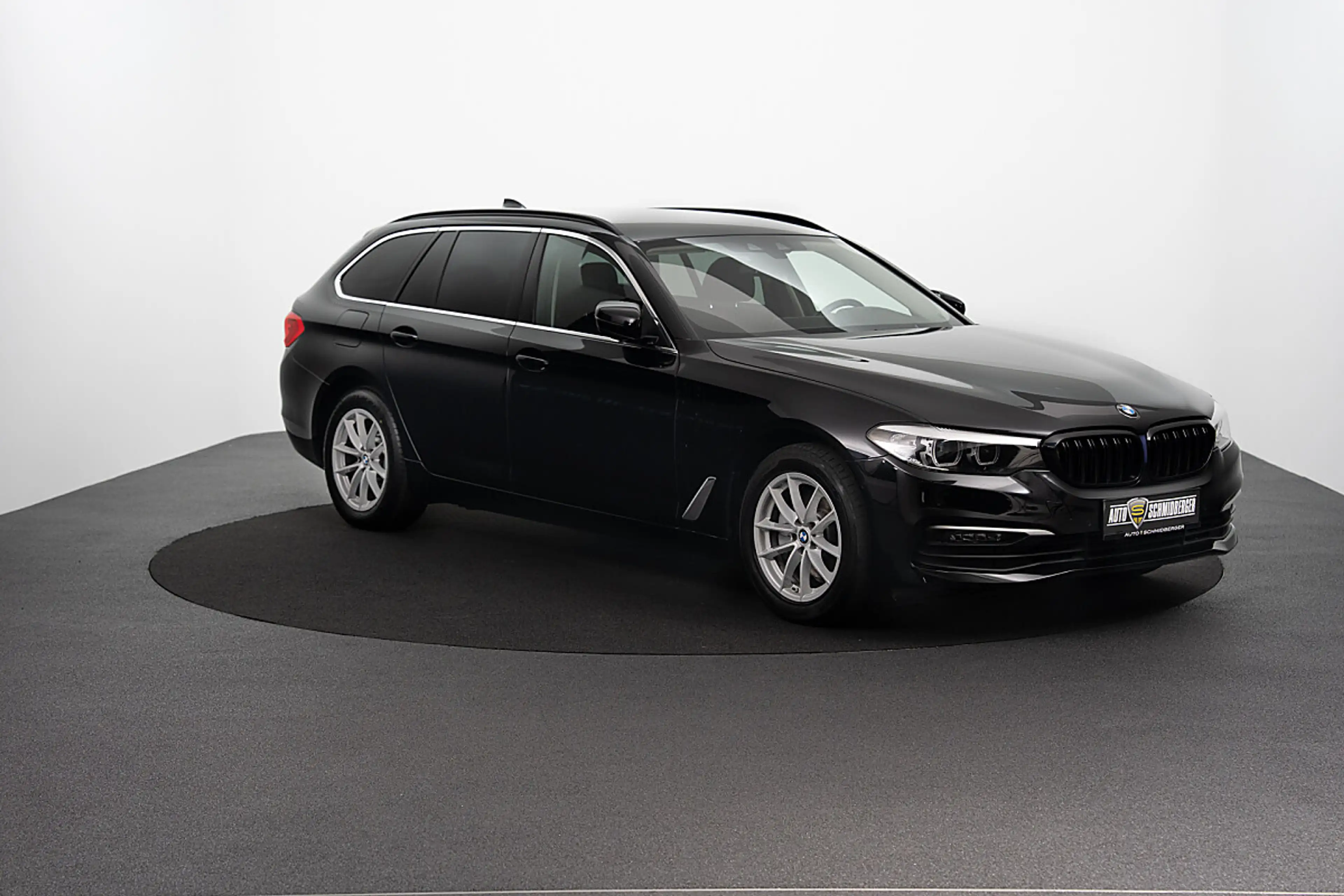 BMW 520 d Touring Aut.*AHK*STANDHEIZUNG*VOLL-LED* — photo 6