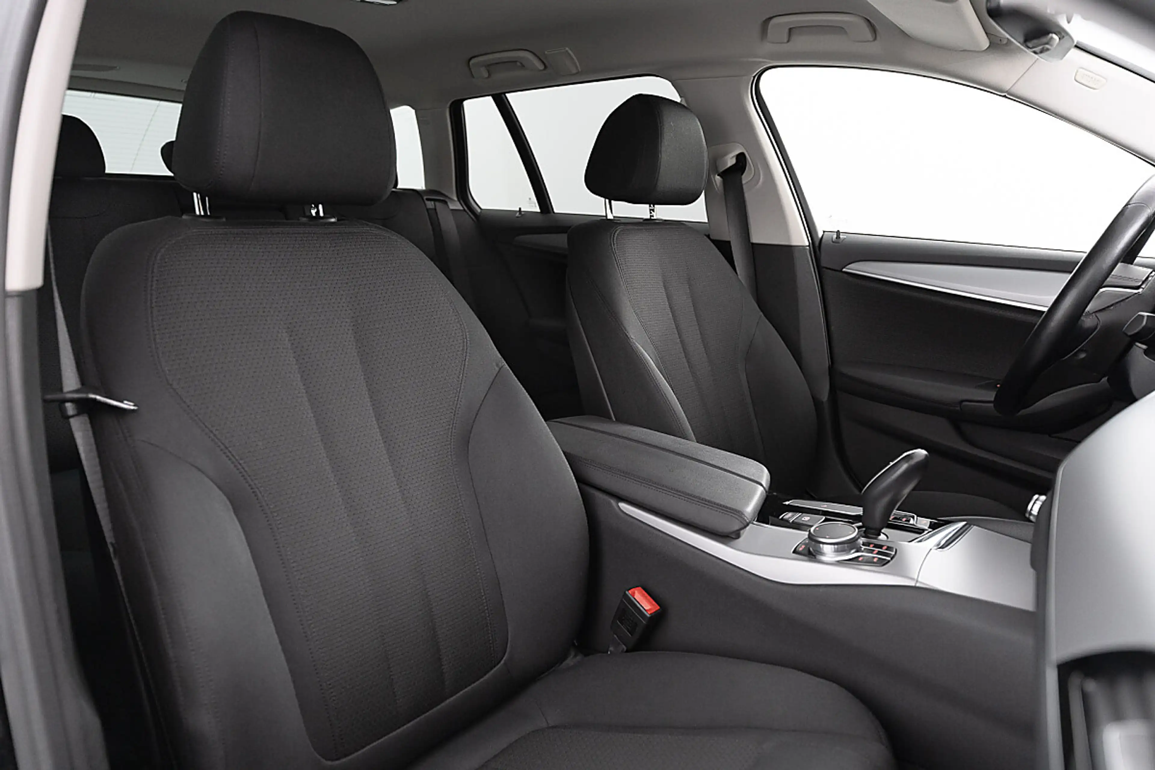 BMW 520 d Touring Aut.*AHK*STANDHEIZUNG*VOLL-LED* — photo 14