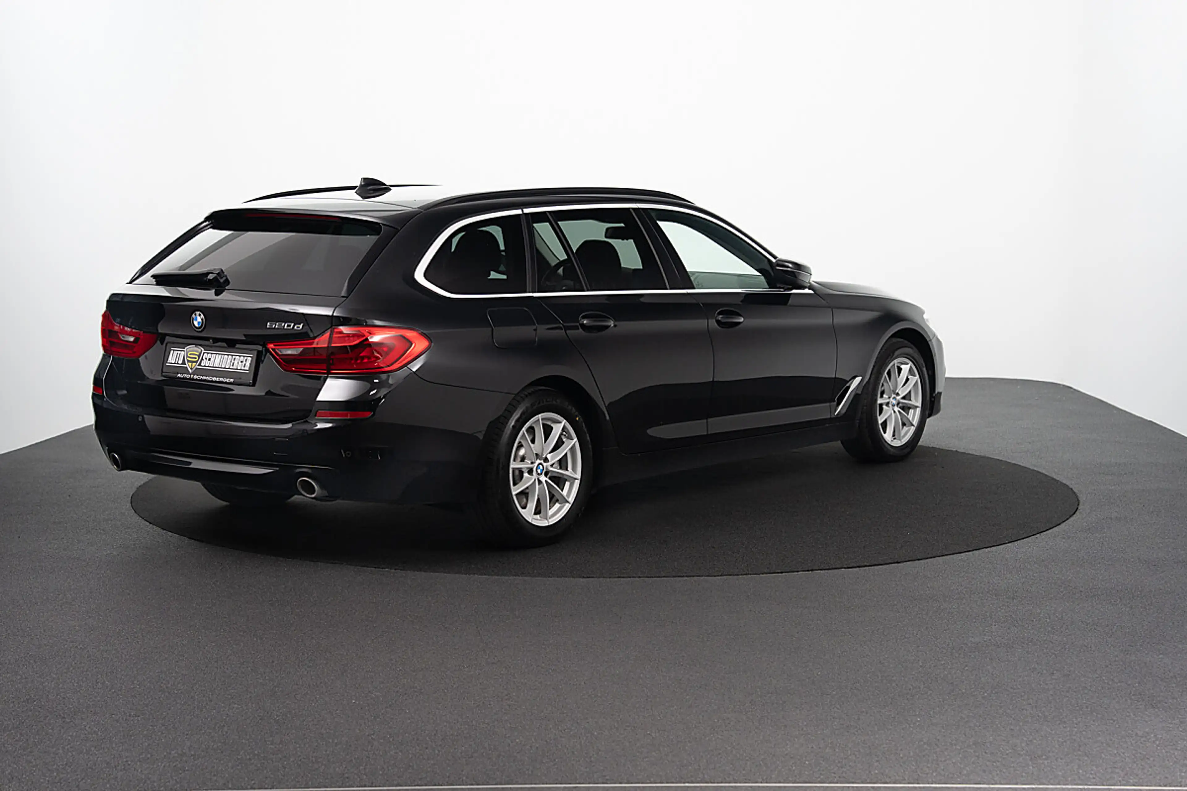BMW 520 d Touring Aut.*AHK*STANDHEIZUNG*VOLL-LED* — photo 5